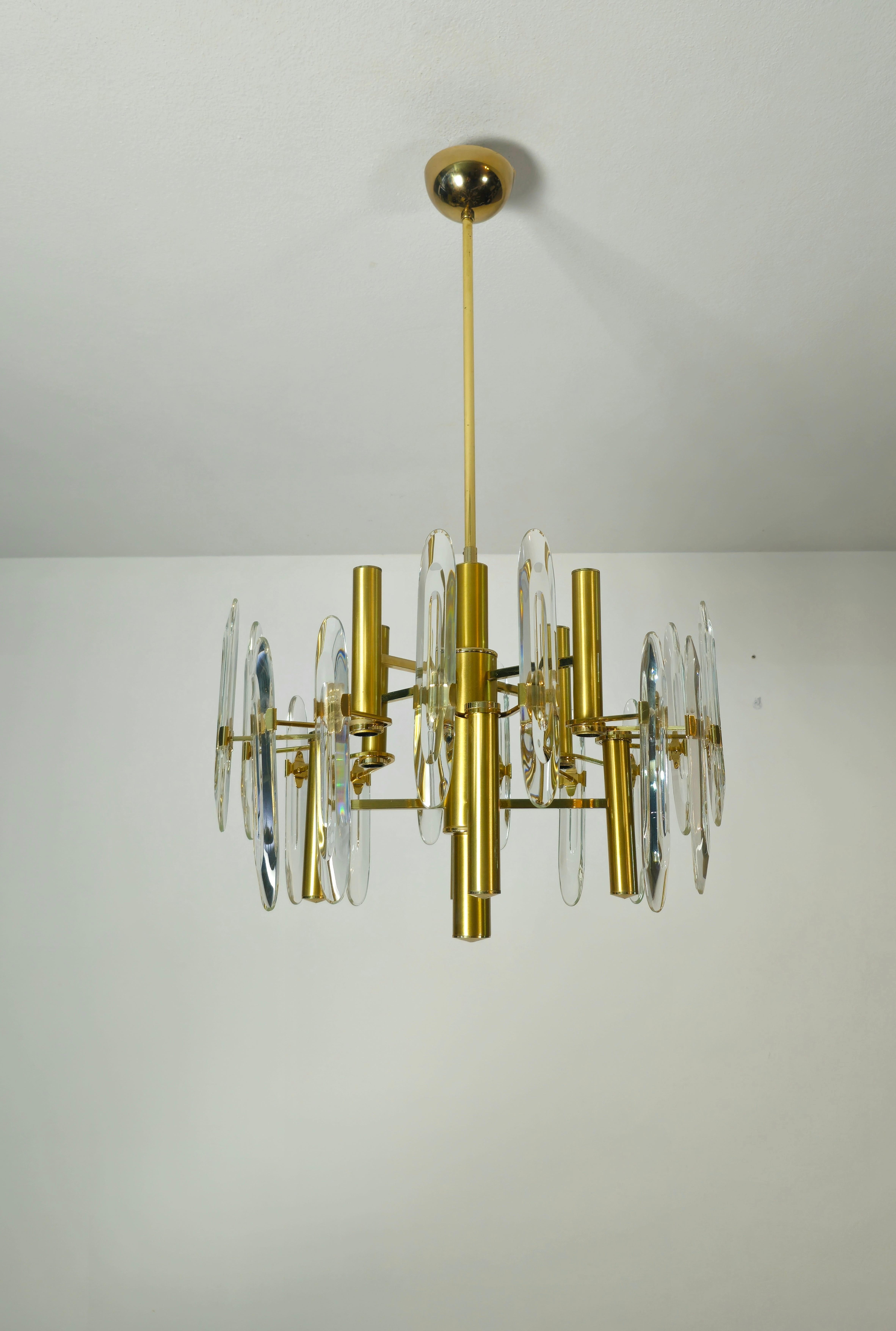 Chandelier designed by the Italian designer Gaetano Sciolar and produced in Italy in the 70s. The chandelier has 8 E14 lights and a brass structure that supports 16 oval-shaped cut crystal glasses.



Note: We try to offer our customers an excellent
