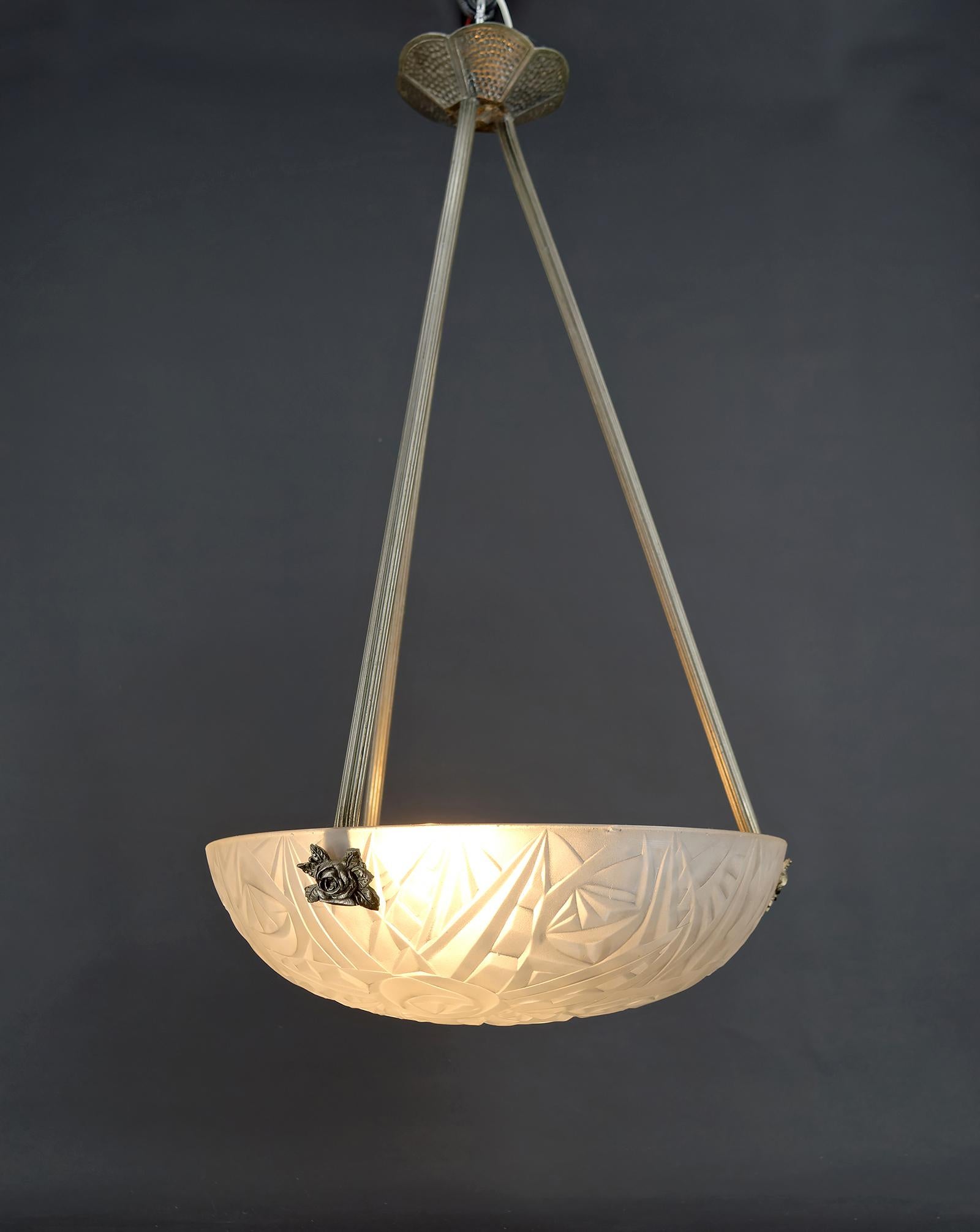 Metà XX secolo Lampadario / Lampada a sospensione / Apparecchio a ciotola di Noverdy, Art Deco, Francia, anni '30 in vendita