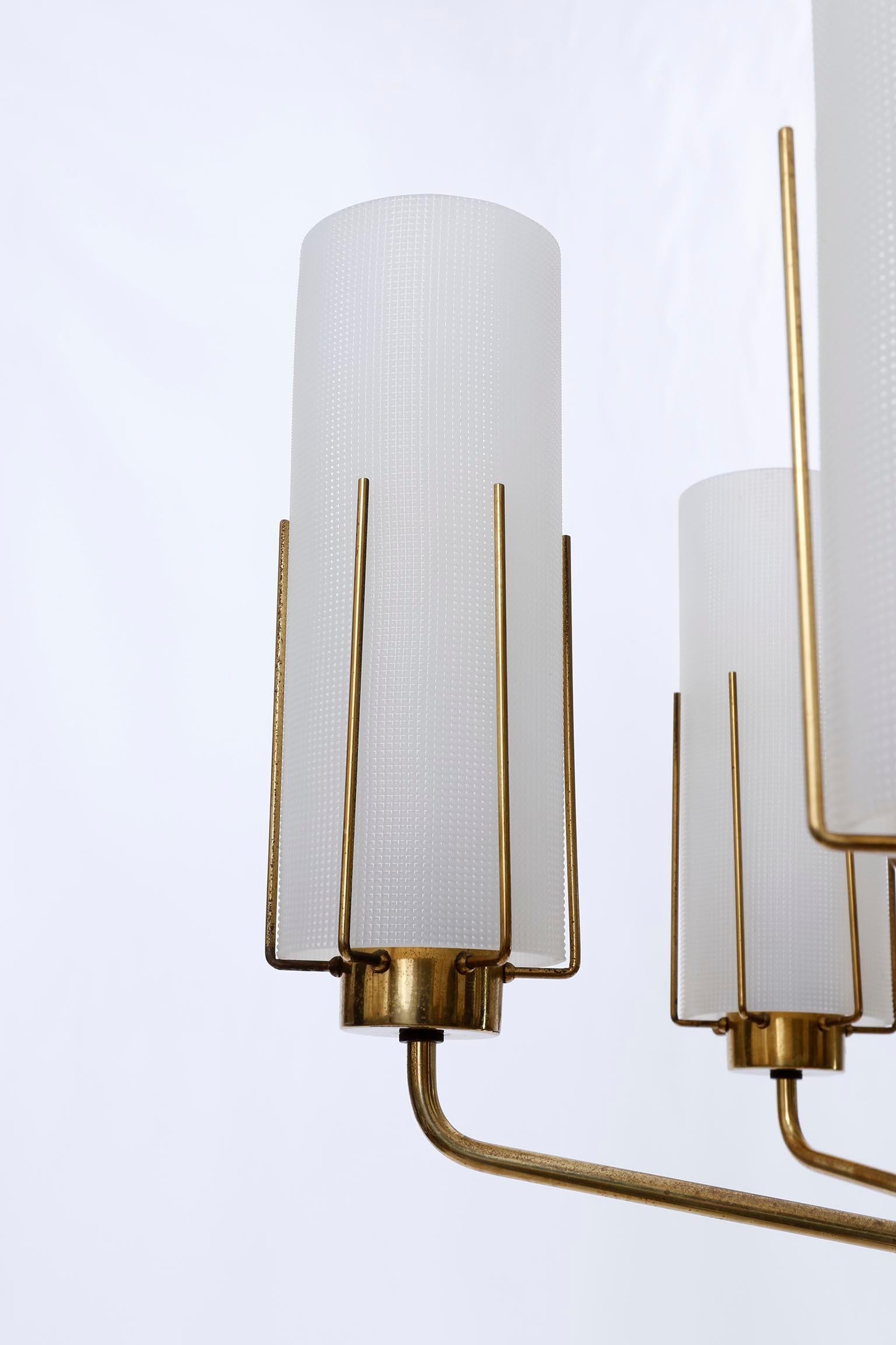Lampadario a sospensione, plexiglass opalino smerigliato bianco latte, ottone acrilico, anni '60 in vendita 2