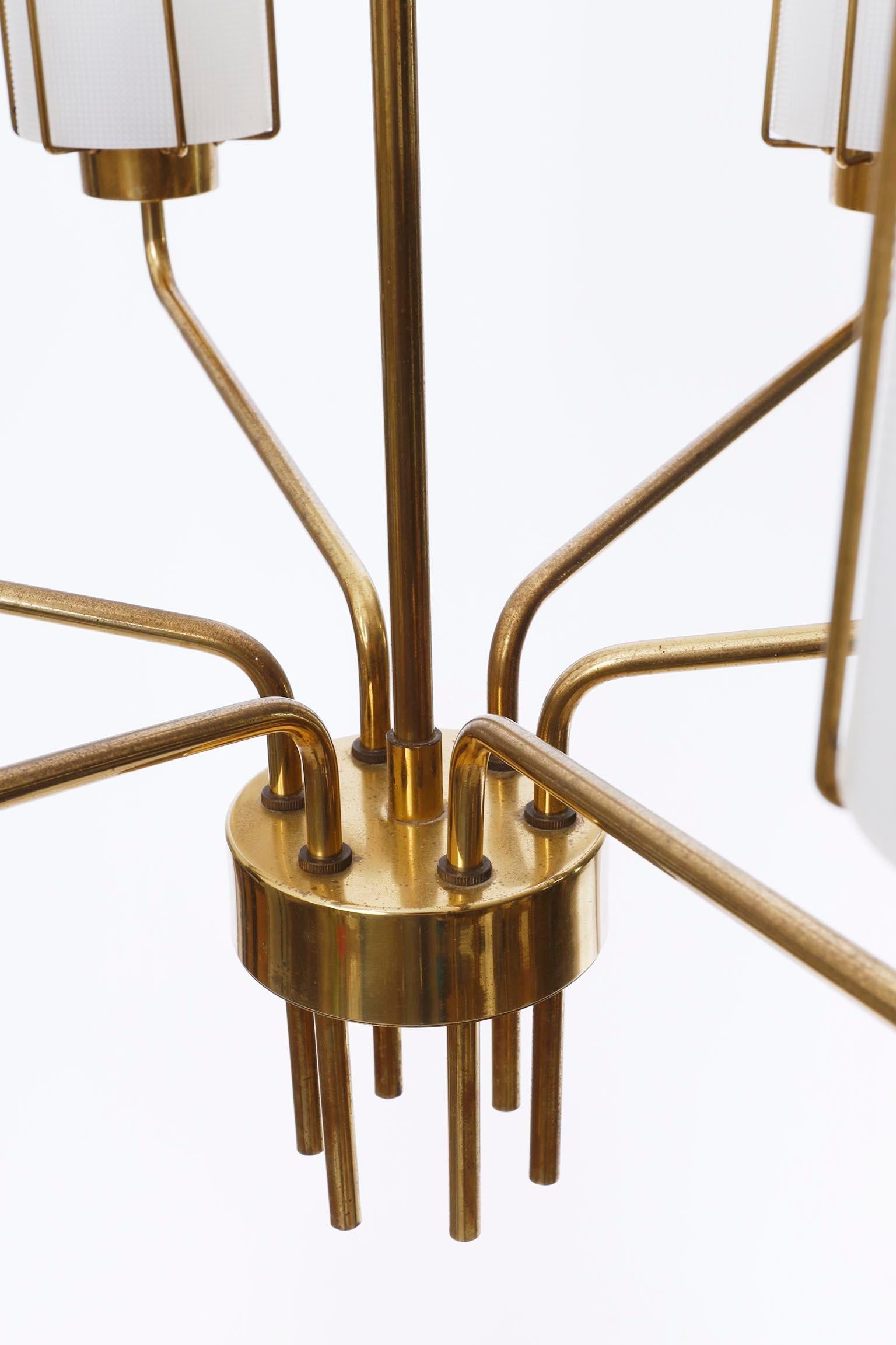Lampadario a sospensione, plexiglass opalino smerigliato bianco latte, ottone acrilico, anni '60 in vendita 4