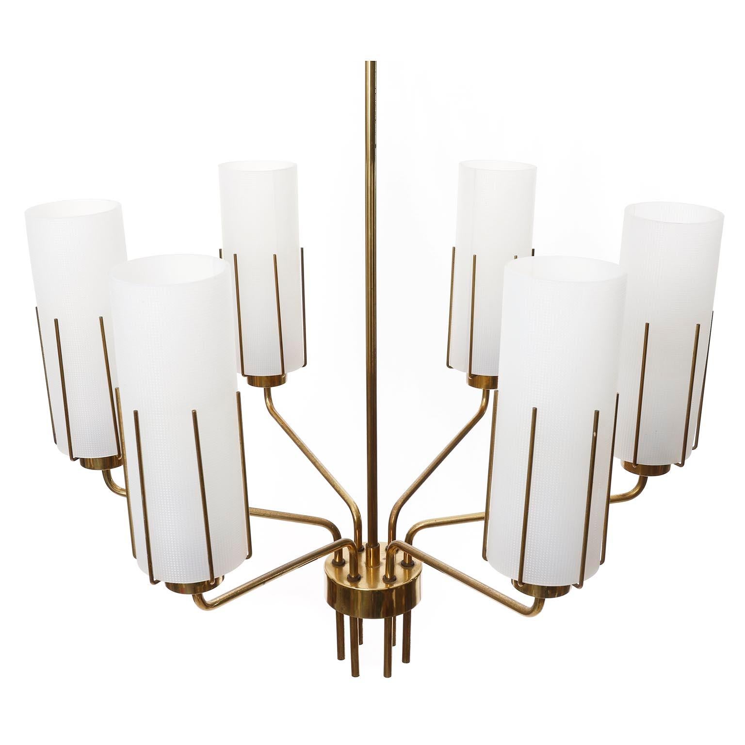 Ottone Lampadario a sospensione, plexiglass opalino smerigliato bianco latte, ottone acrilico, anni '60 in vendita
