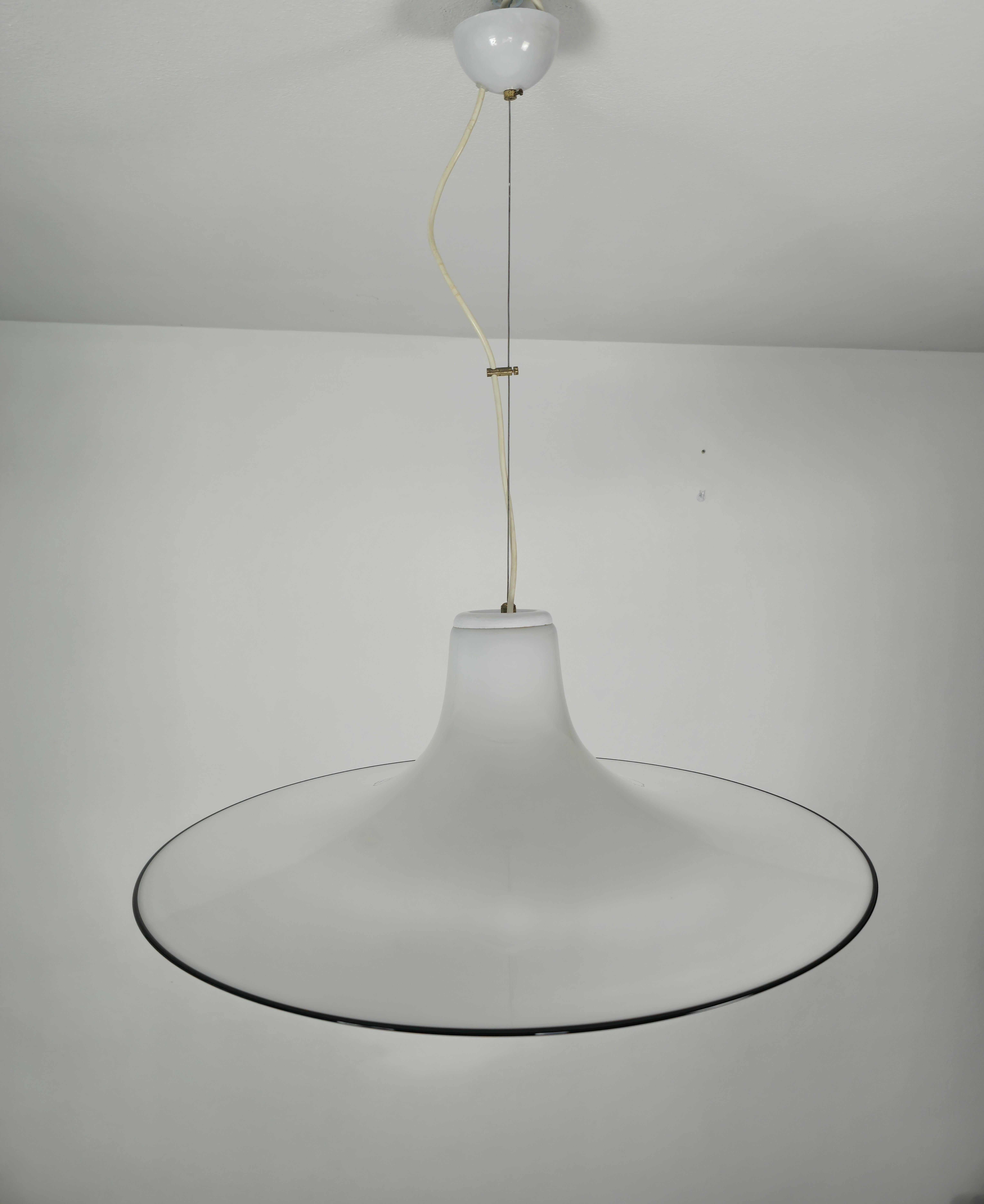 Chandelier Pendant White Murano Glass Renato Toso for Leucos Midcentury, 1970s In Good Condition For Sale In Palermo, IT