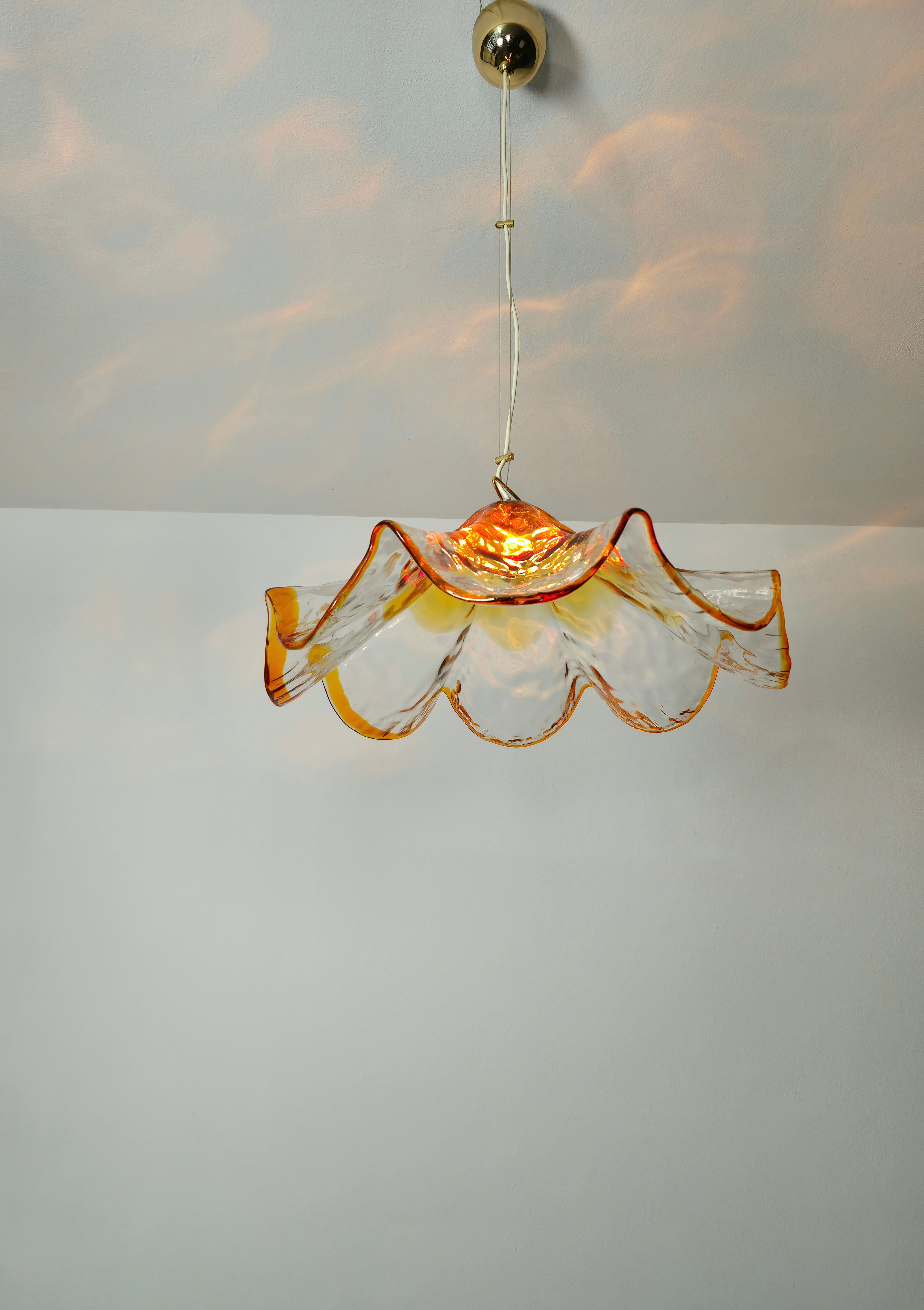 Suspension lamp with 1 E27 light produced in the 1960s in Italy by the Murano company La Murrina. The suspension lamp was made with a particular curved Murano glass in caramel and transparent shades with golden metal accessories.


Note: We try to