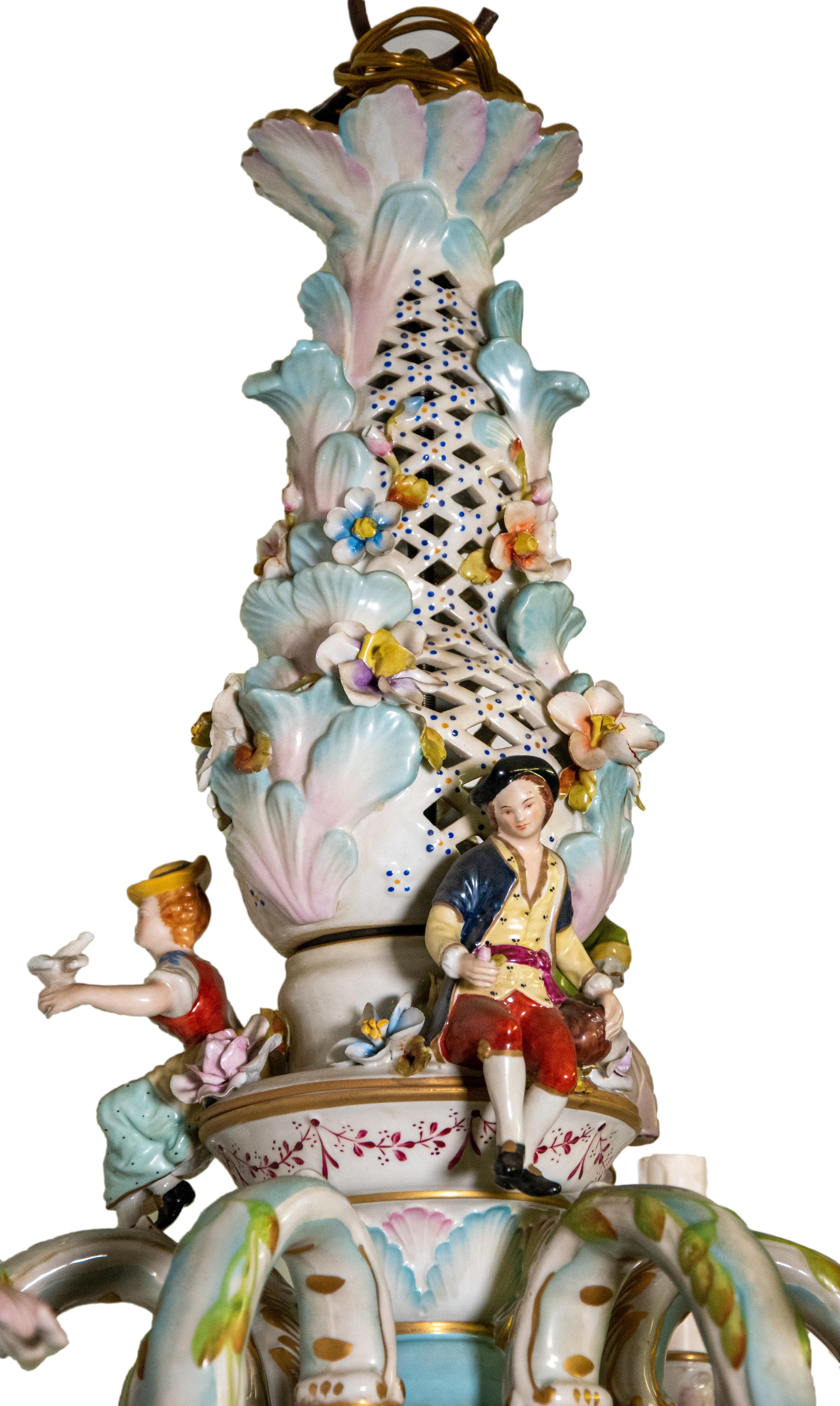 Very beautifull chandelier in CAPODIMONTE porcelain twelve lights in two tiers
The shaft is entierely in openwork porcelain of remarkable finesse on the top of the chandelier with characters representing charming workers of this time ,the woman