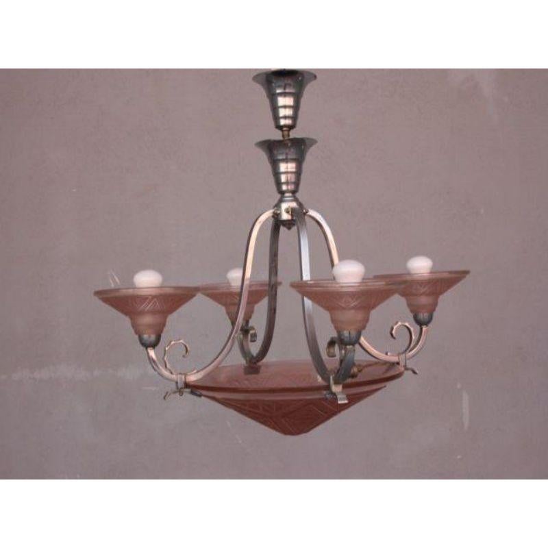 1950 Silver metal chandelier and pink basins with 5 lights. Work signed by Maynadier Dimension height 60 cm for a diameter size of 70 cm.

Additional information:
Material: Verre & cristal
Style: Vintage 1970
Artist: Maynadier.