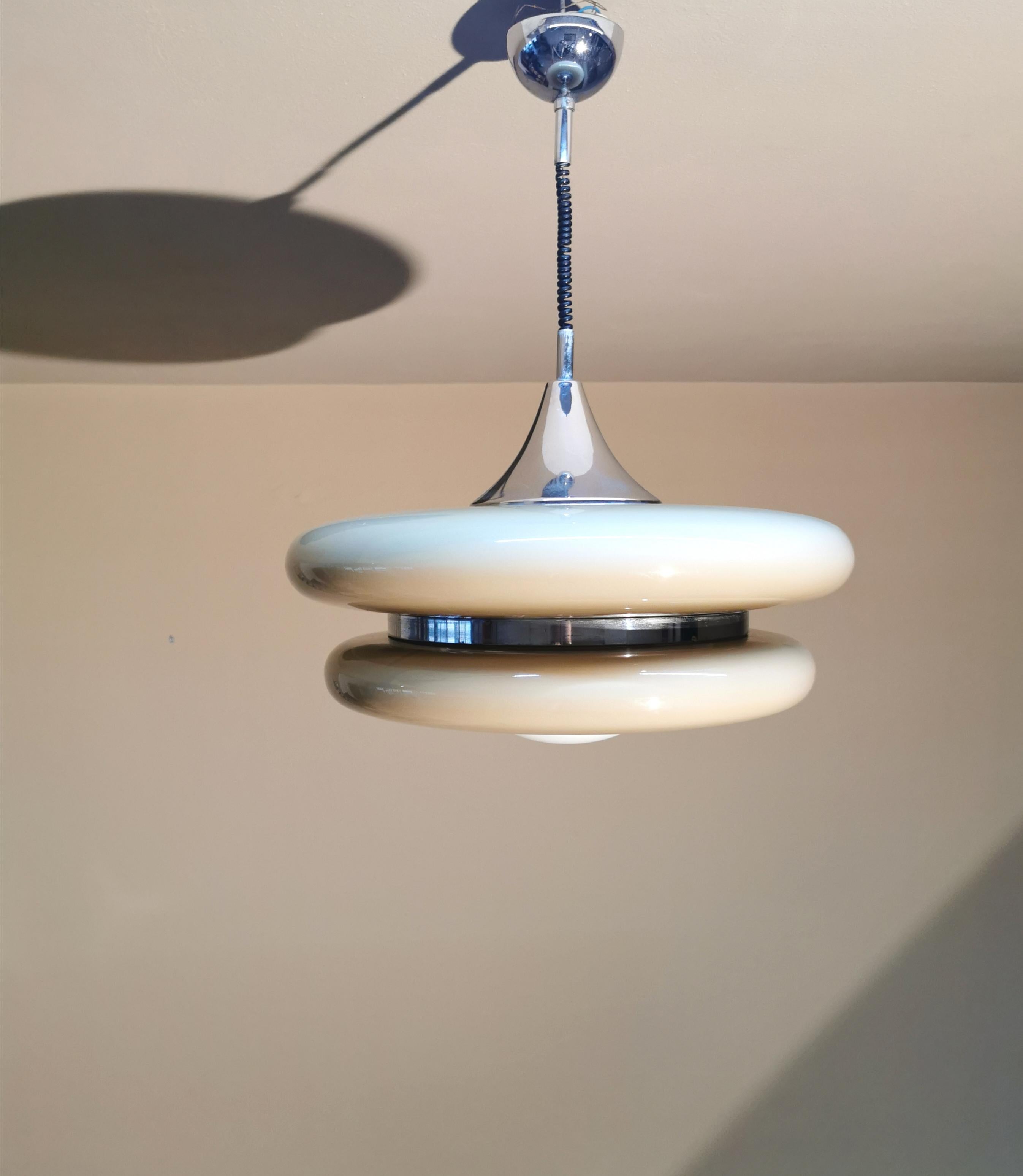 Suspension lamp made with a chromed aluminum structure with plexiglass diffuser in shades of dove gray and white. Made in Italy in the 70s.

Weight: 2.8 kg


NOTE: We offer our customers an excellent and professional service in international and