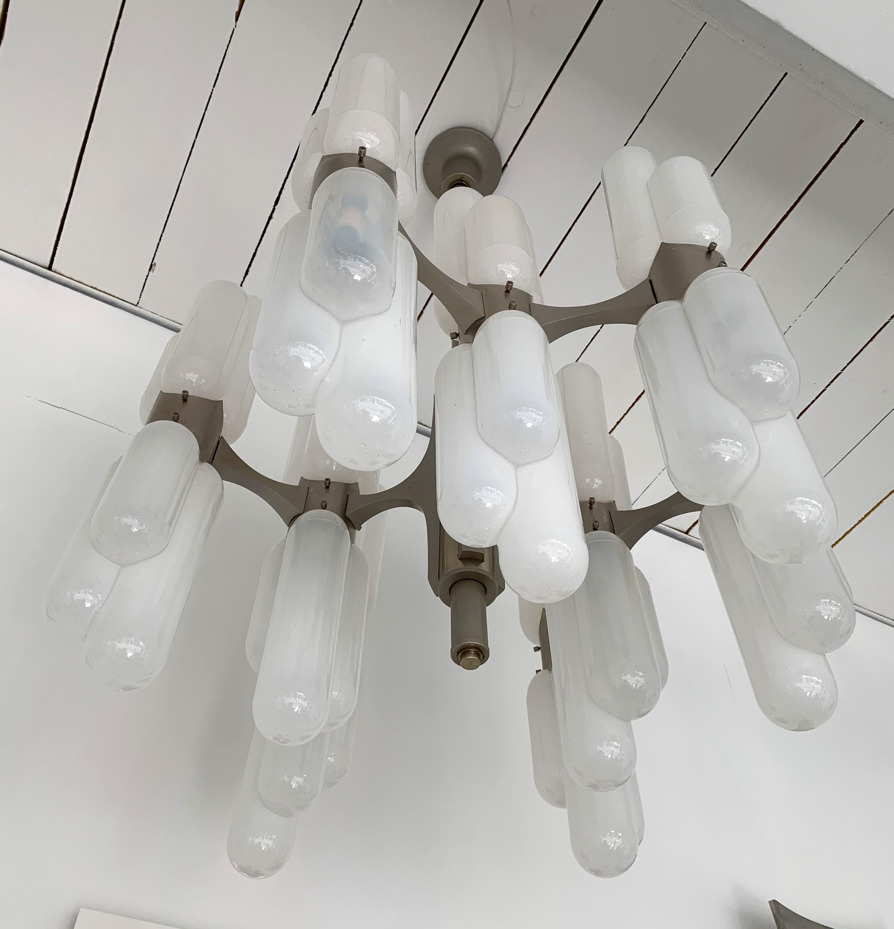 Rare large Torpedo model chandelier ceiling pendant light by Carlo Nason the brother of Aldo Nason, 18 lights. Blown Murano glass silver nickeled metal. Famous manufacture like Venini, Vistosi, La Murrina, Hollywood Regency, Poliarte.