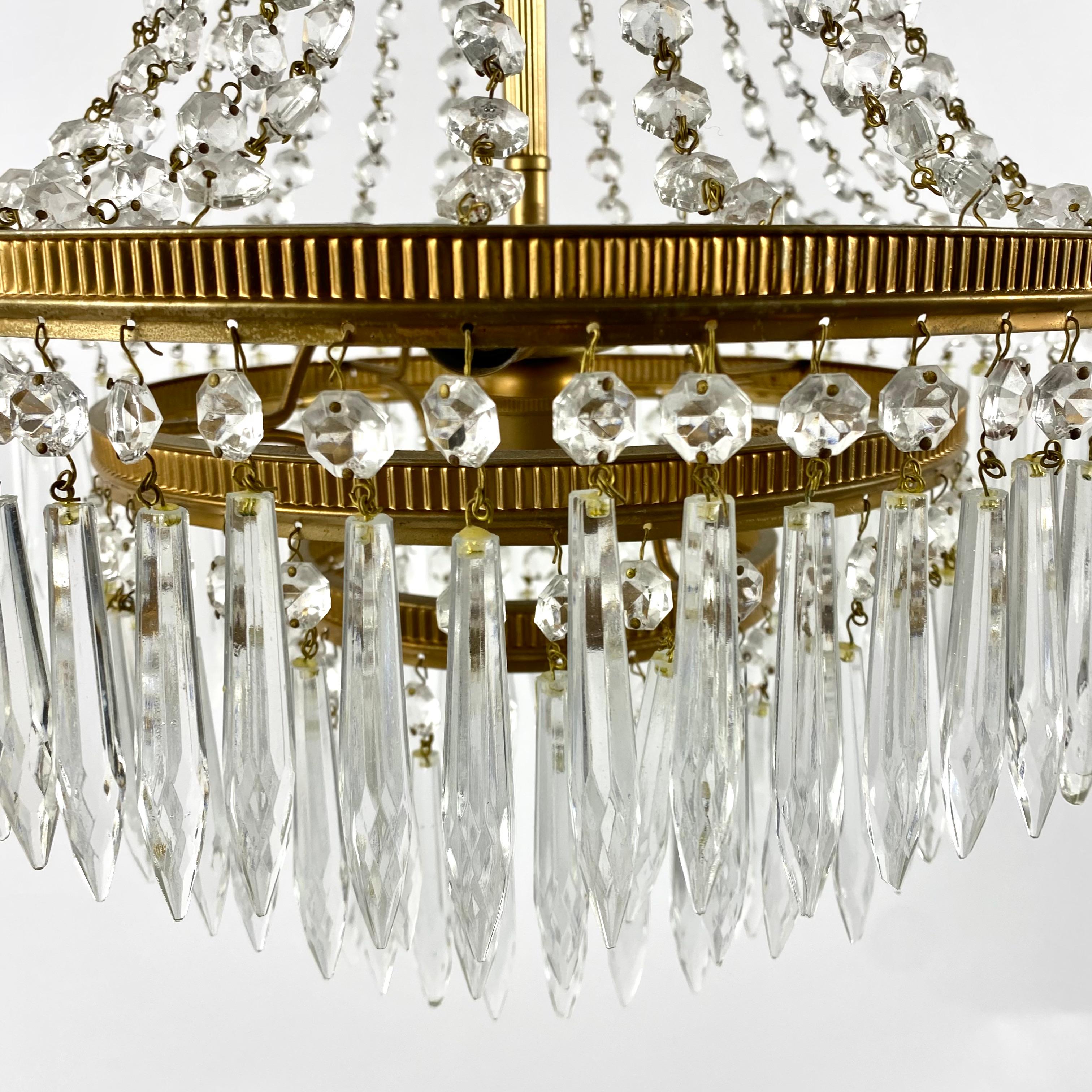Chandelier Vintage Crystal Brass Pendant Lighting With 3 Light Points, France In Good Condition For Sale In Bastogne, BE