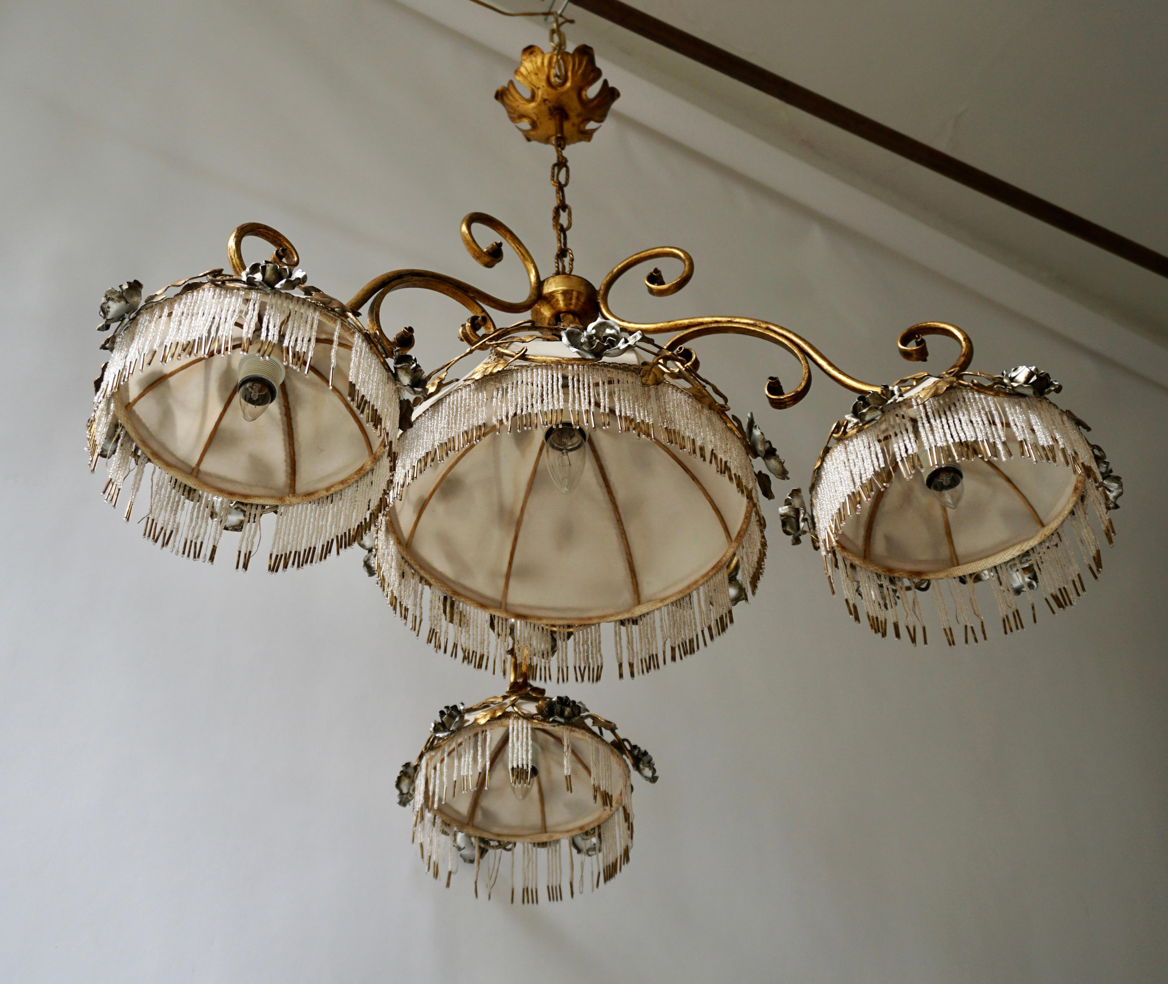 Chandelier with Brass Leaves and Silver Colored Roses In Good Condition For Sale In Antwerp, BE