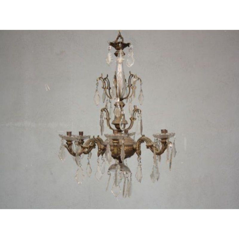 Chandelier with bronze pendants style around 1900 with 6 lights, height 83 cm for a width of 71 cm and a depth of 71 cm. to be restored, lack of pendants and electrification to be planned.

Additional information: 
Material: Bronze, glass &