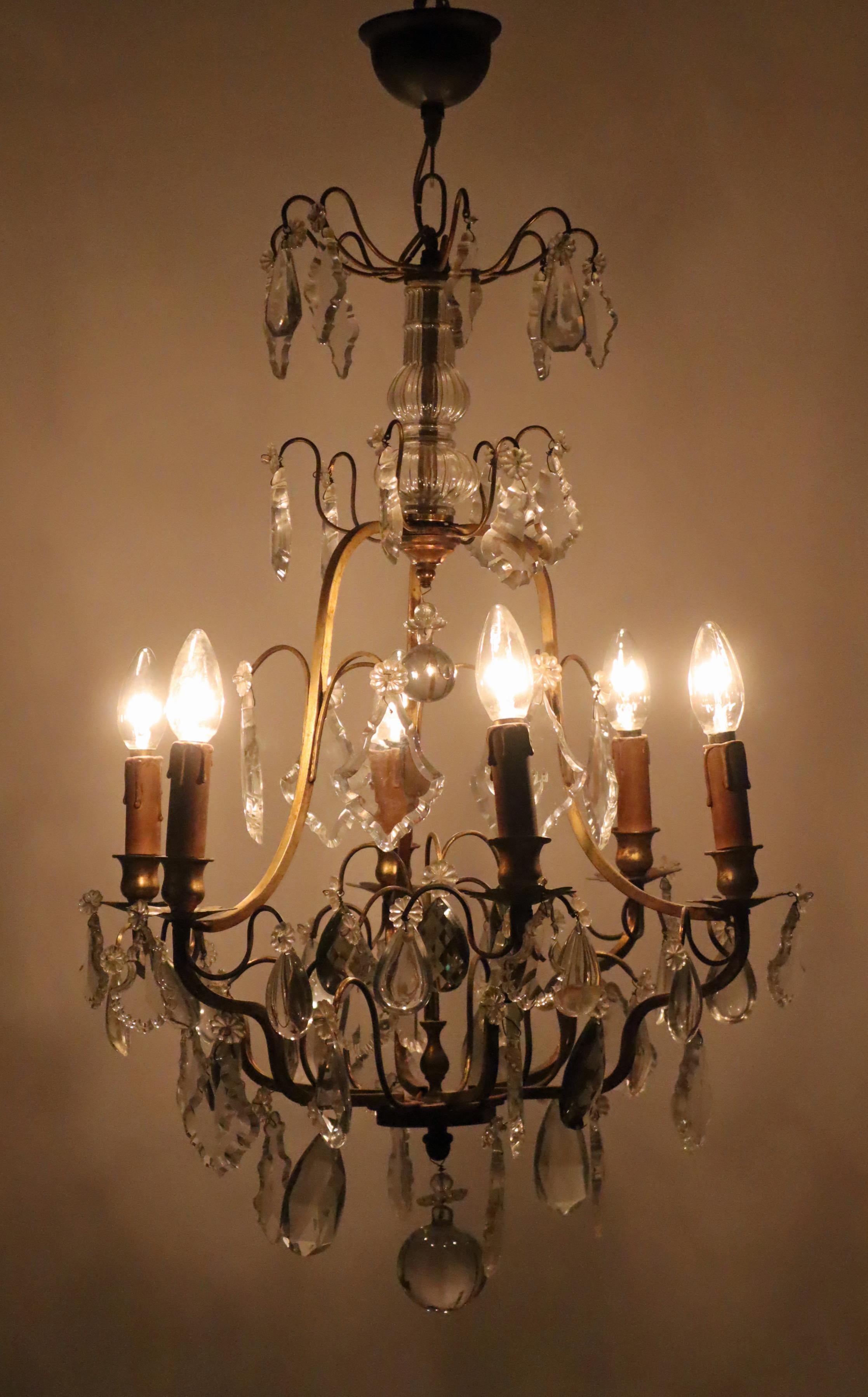 Lampadario con pendenti in cristallo incolore,  Vetro fumé per champagne. in vendita 9