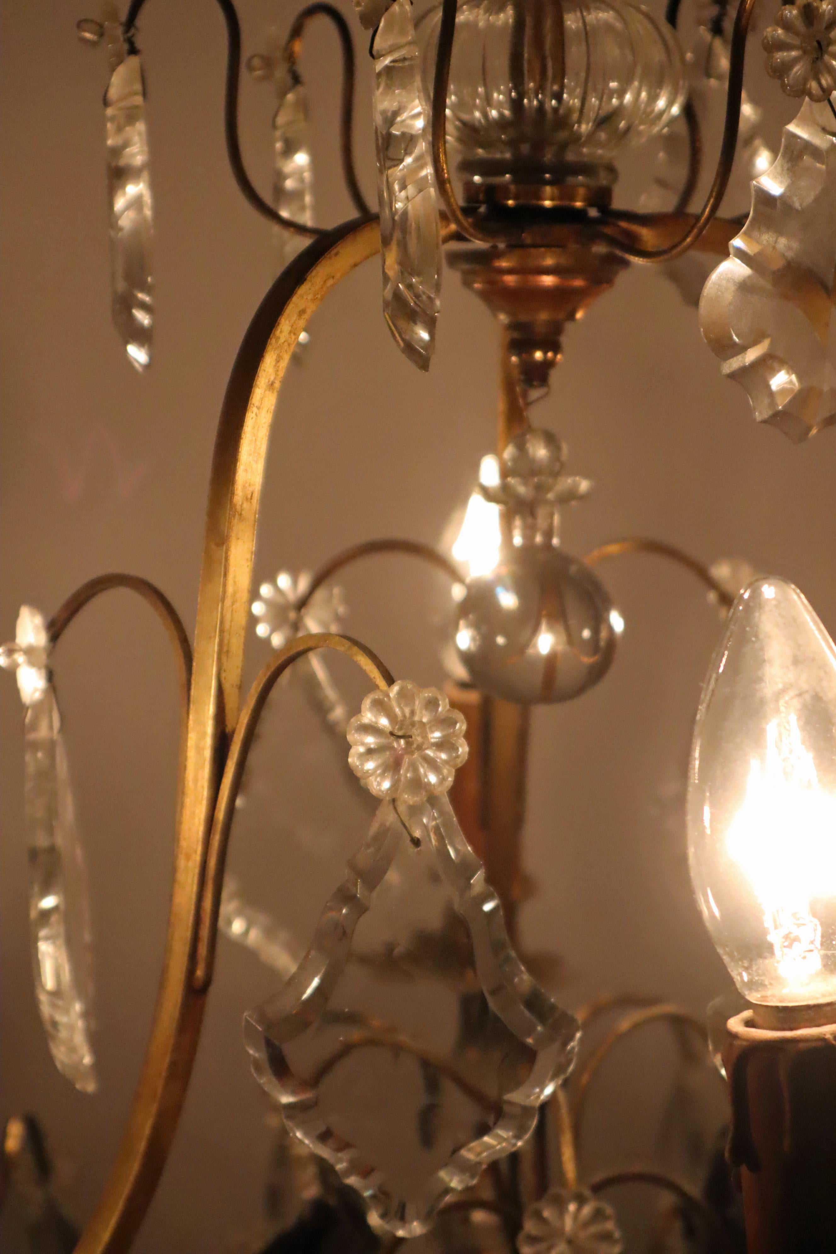 Lampadario con pendenti in cristallo incolore,  Vetro fumé per champagne. in vendita 10
