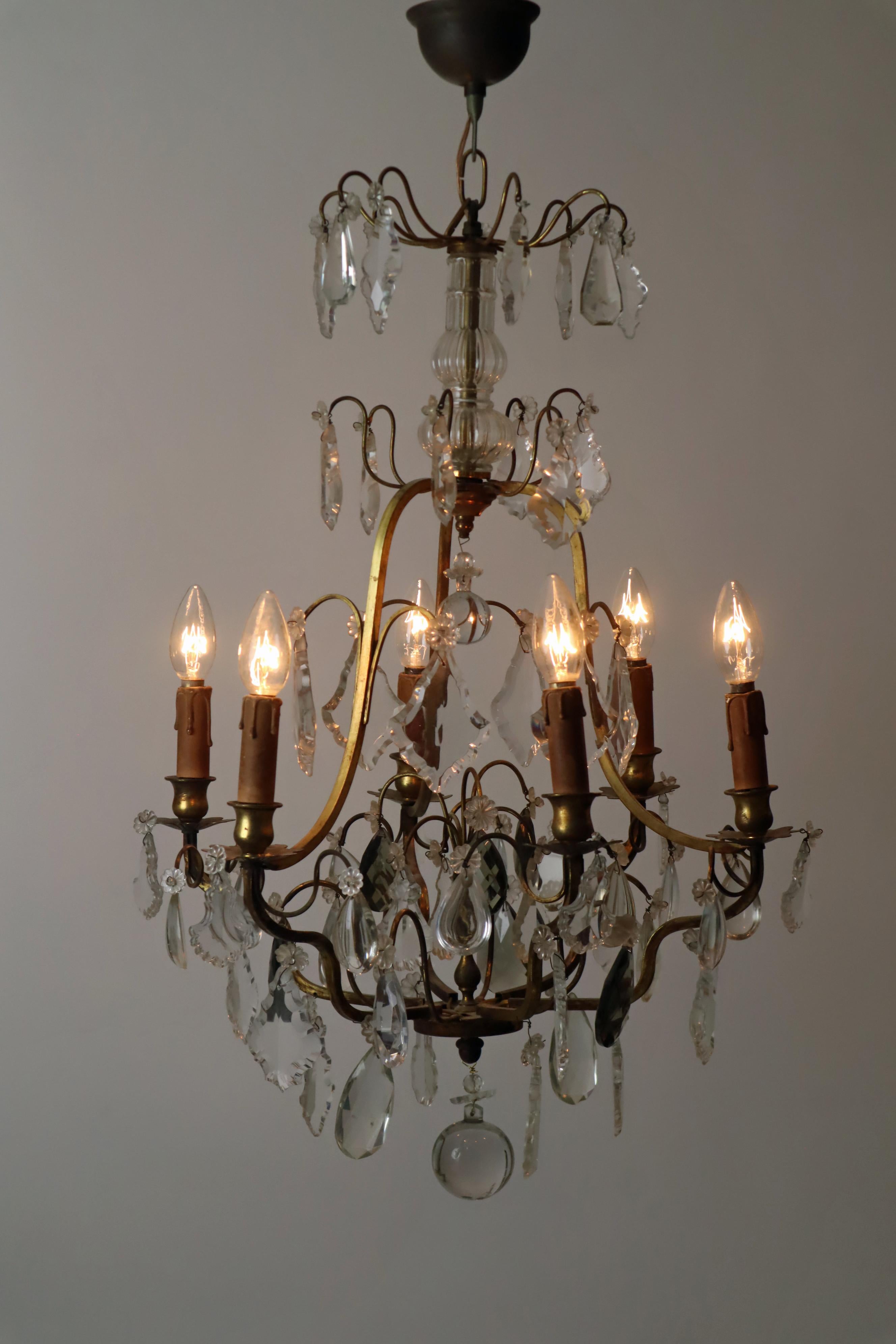 Lampadario con pendenti in cristallo incolore,  Vetro fumé per champagne. in vendita 12