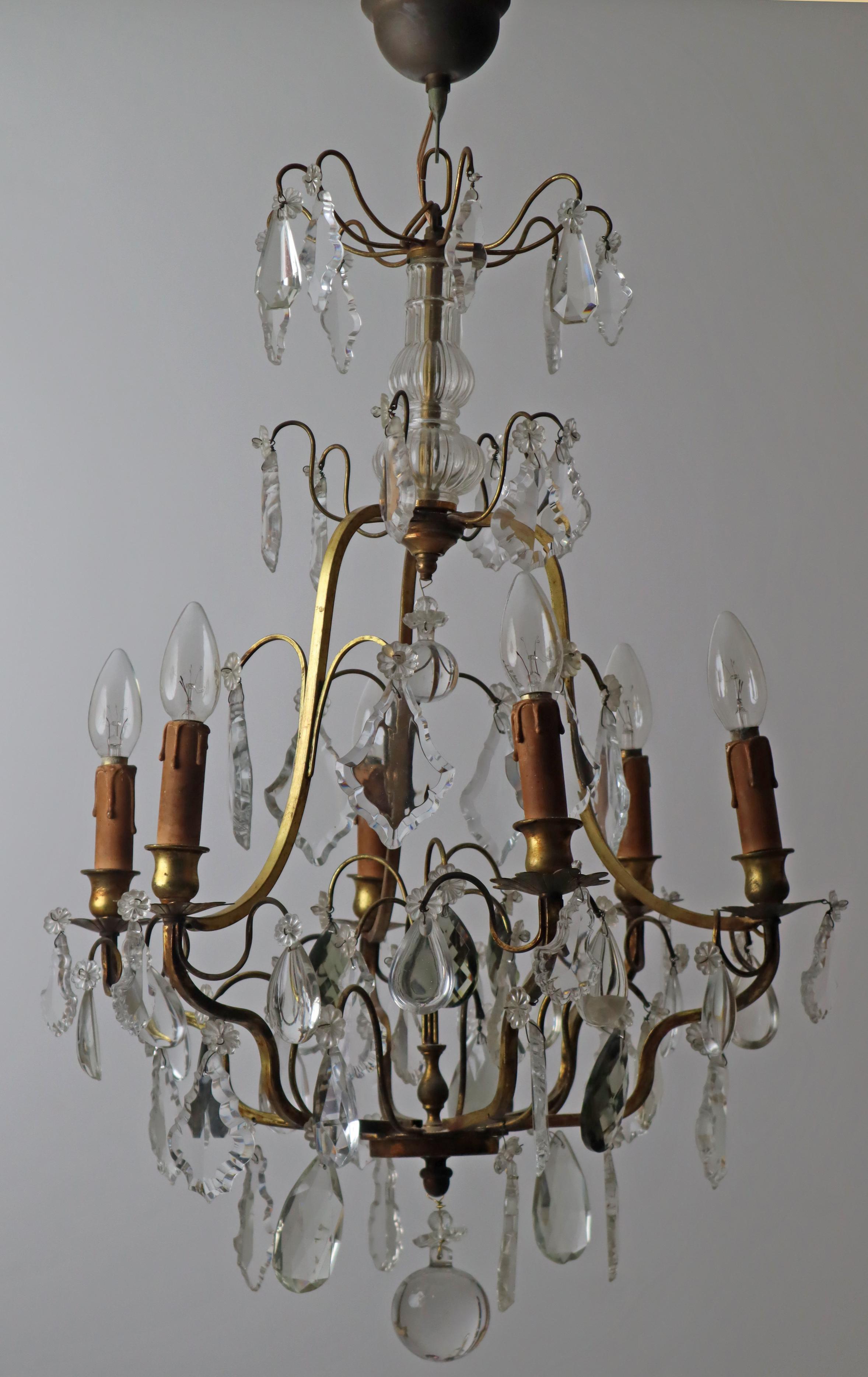Fatto a mano Lampadario con pendenti in cristallo incolore,  Vetro fumé per champagne. in vendita