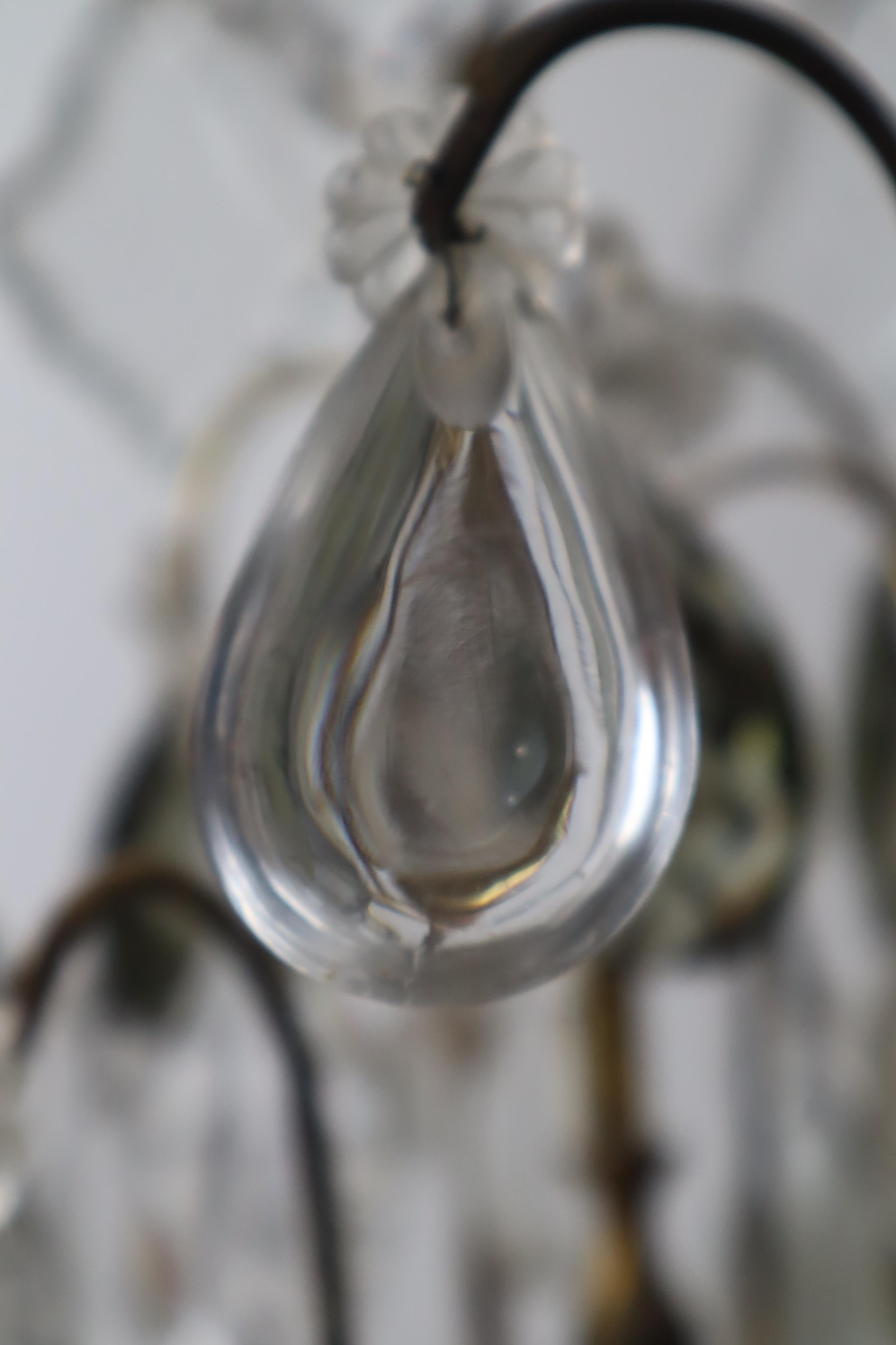 XIX secolo Lampadario con pendenti in cristallo incolore,  Vetro fumé per champagne. in vendita