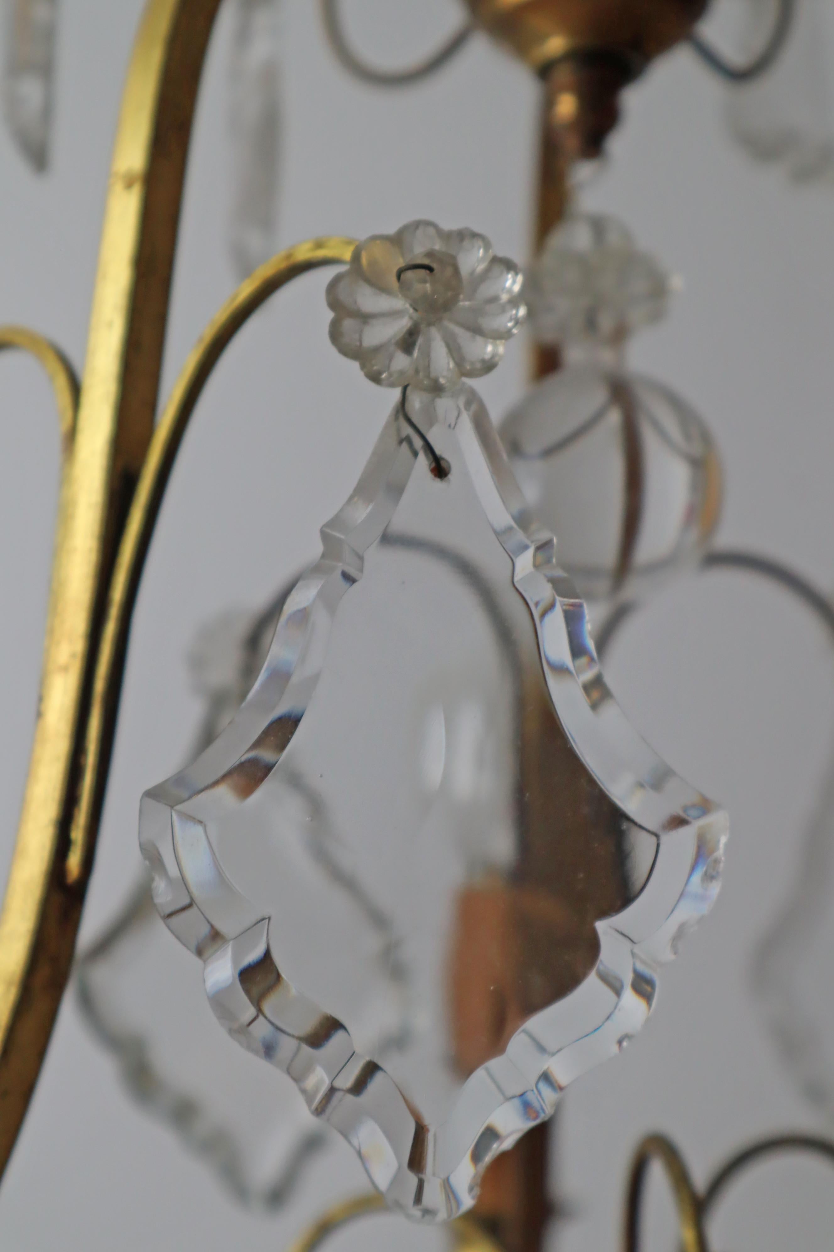 Metallo Lampadario con pendenti in cristallo incolore,  Vetro fumé per champagne. in vendita