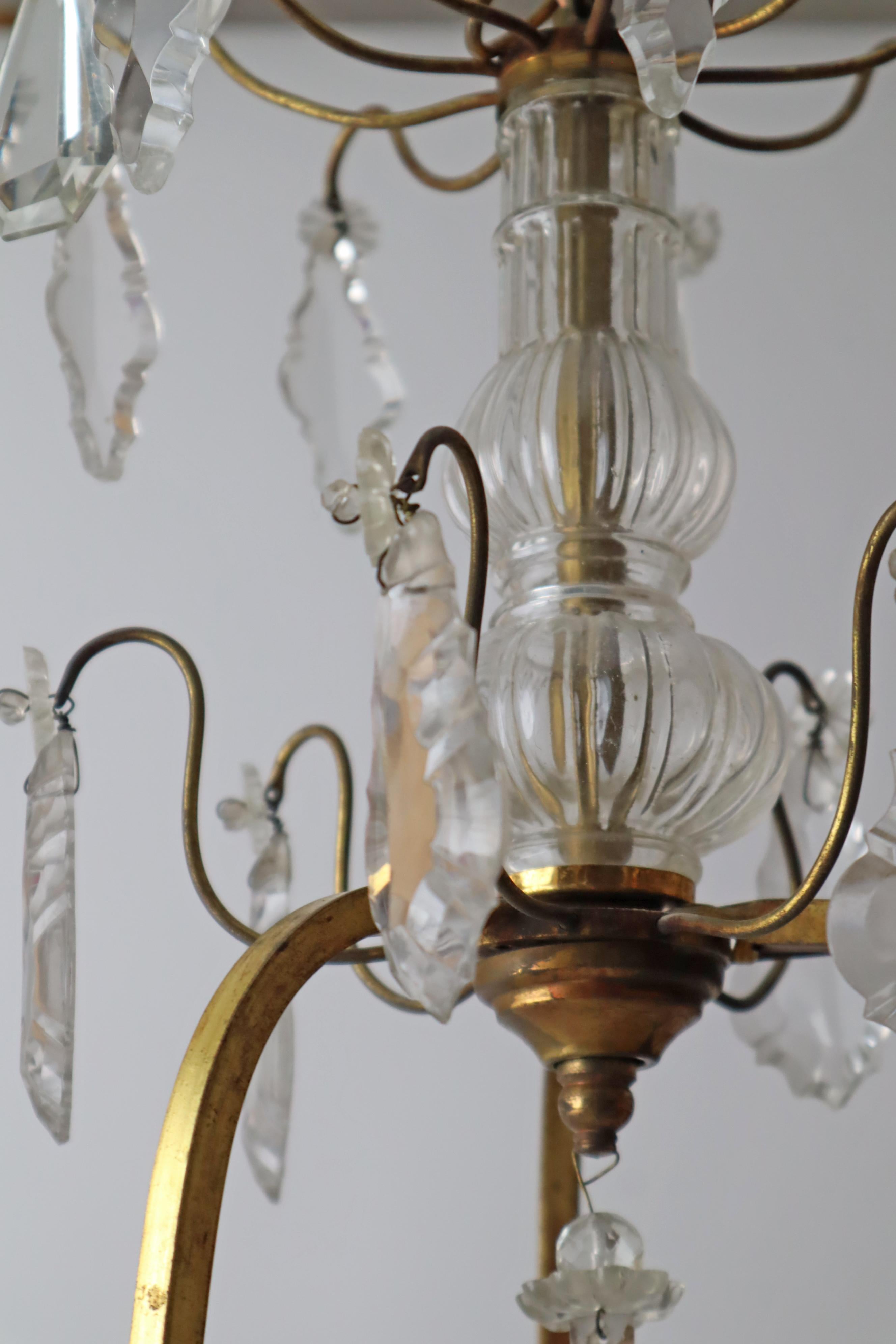 Lampadario con pendenti in cristallo incolore,  Vetro fumé per champagne. in vendita 1