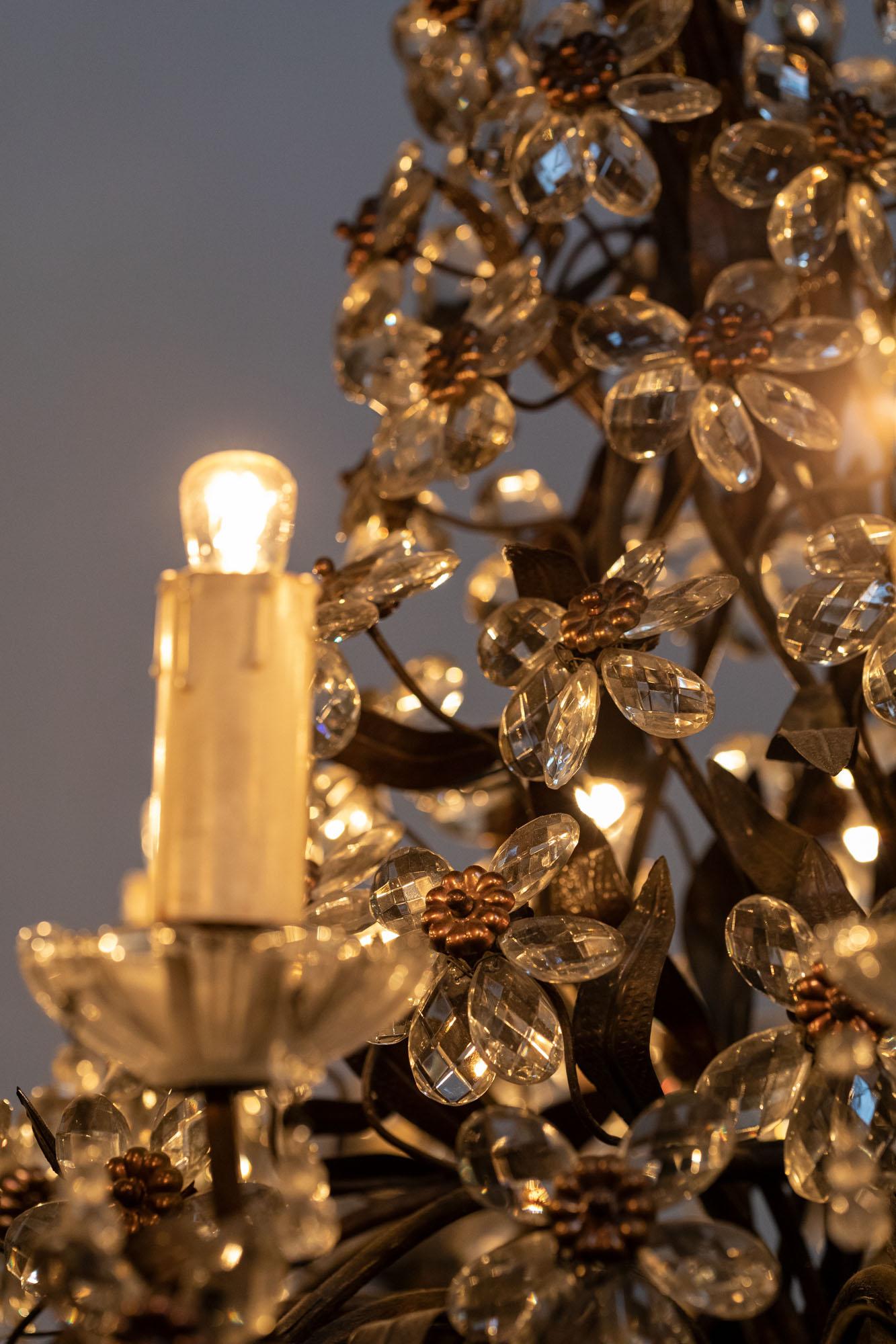 Chandelier with Crystal Pendants In Good Condition In Piacenza, Italy