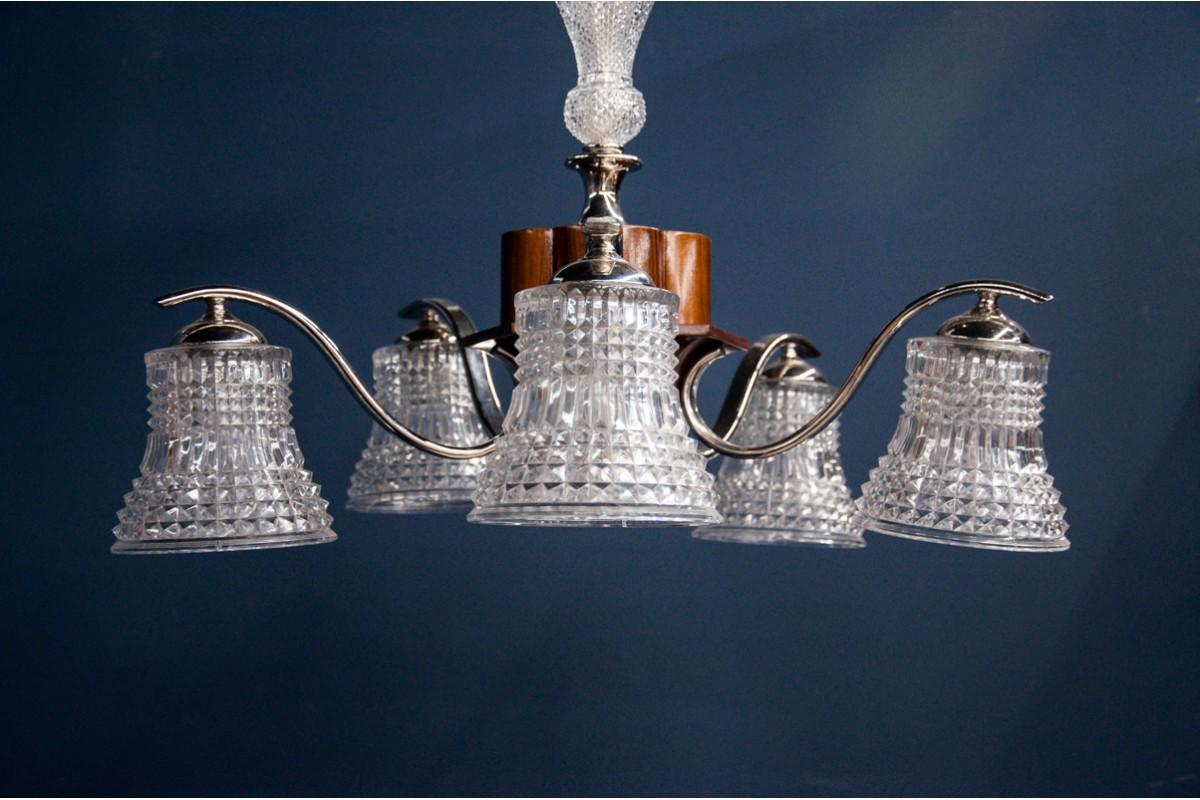 Lustre avec abat-jours en cristal, Pologne, milieu du 20e siècle Bon état - En vente à Chorzów, PL