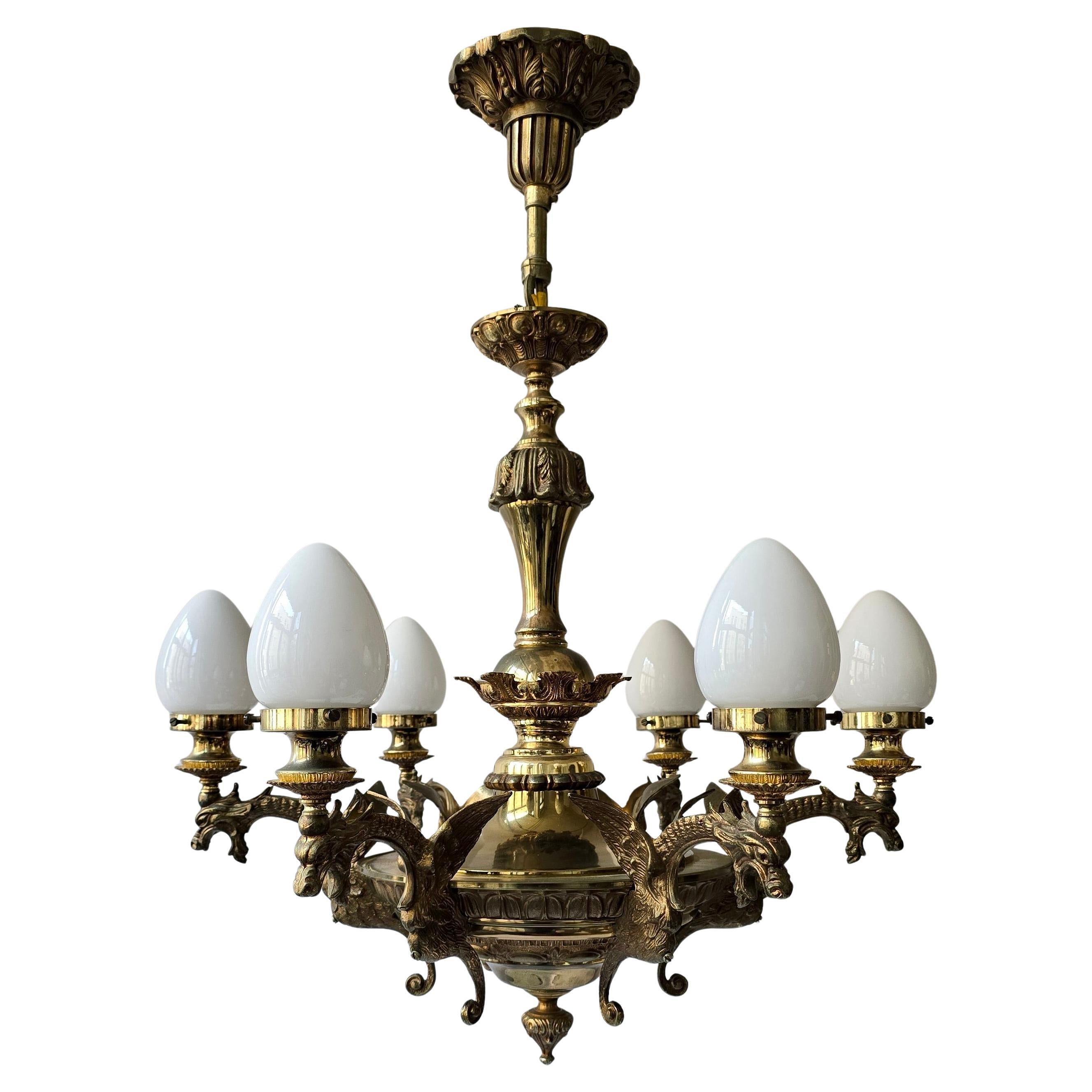 Mid-Century moderno Lampadario con draghi e vetro opalino in vendita