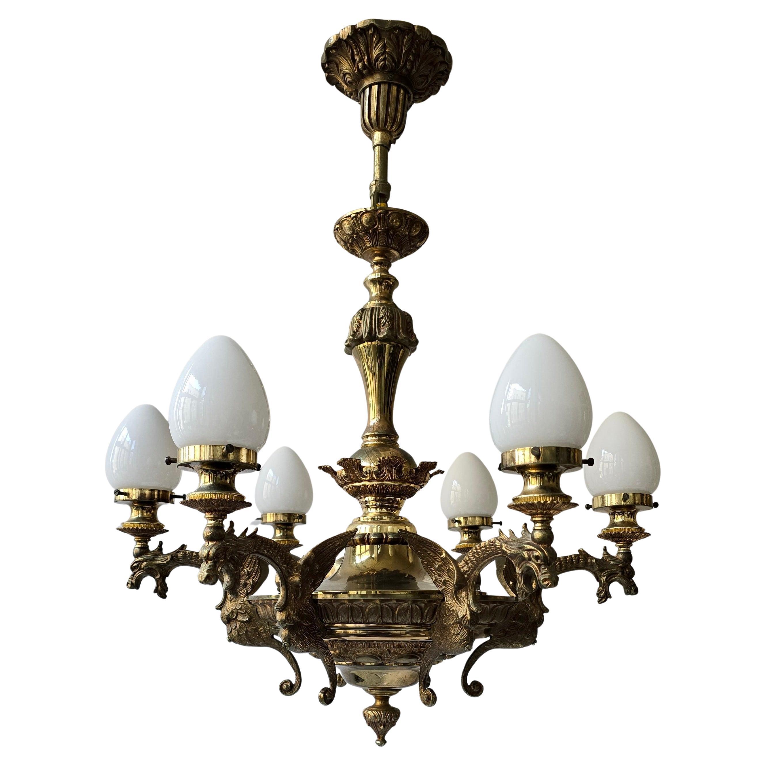 Lampadario con draghi e vetro opalino In condizioni buone in vendita a Antwerp, BE