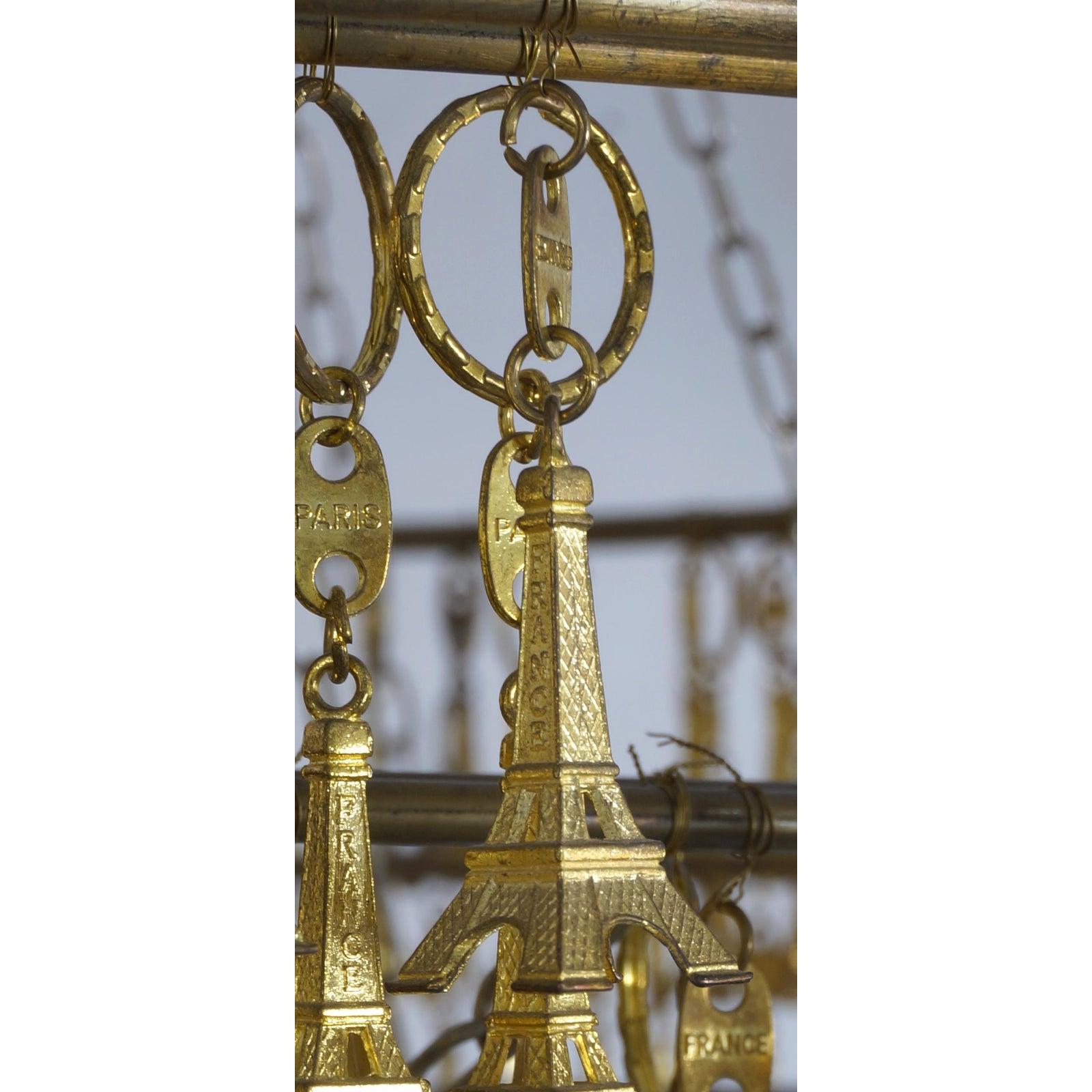 Kronleuchter mit Eiffelturm-Schlüsselkette und Schlüsselanhänger (Metall) im Angebot