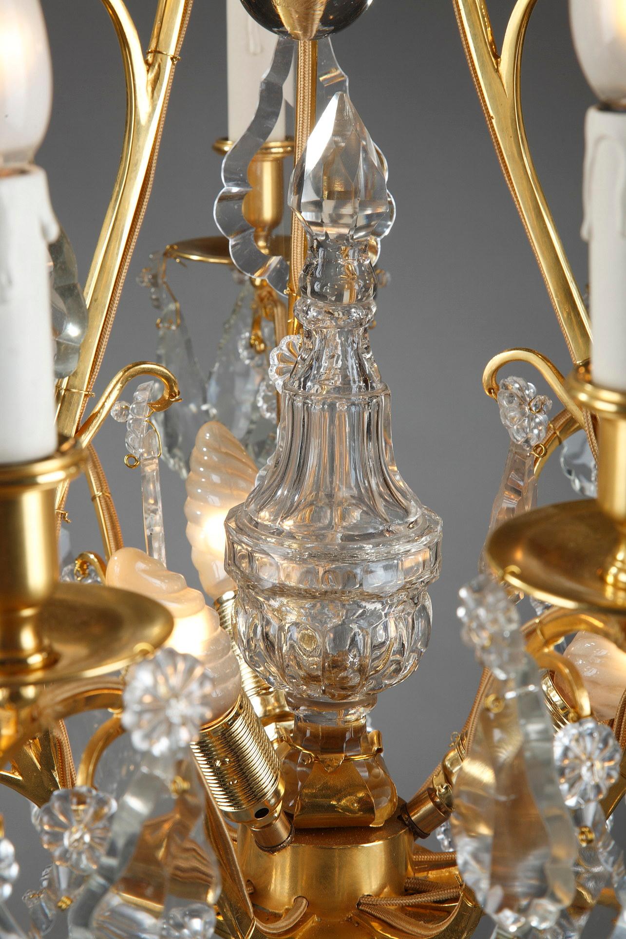 Lustre avec huit bras de lumières en bronze doré et pendentifs  en vente 8