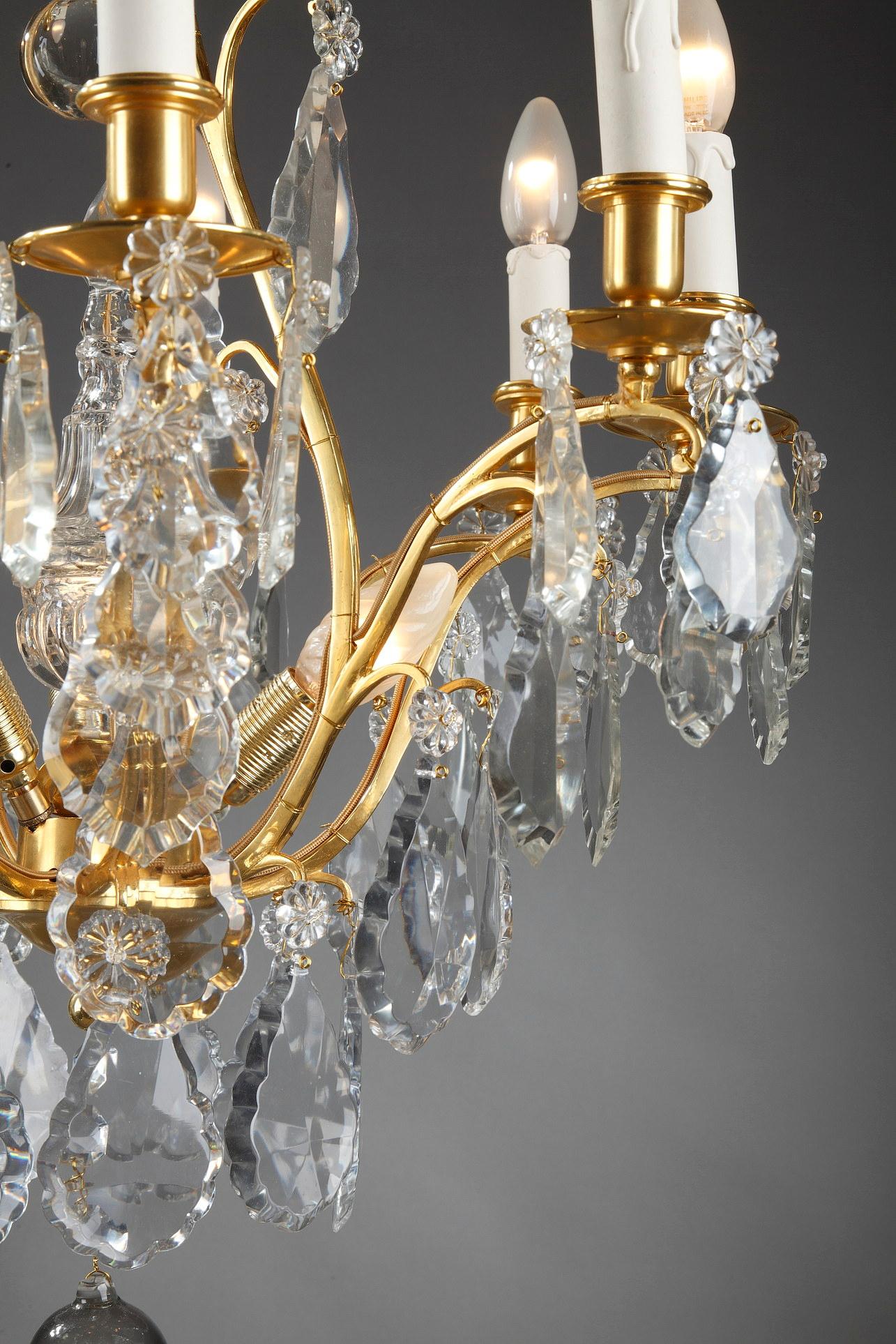 Chandelier with Eight Arms of Lights in Gilded Bronze and Pendants  For Sale 12