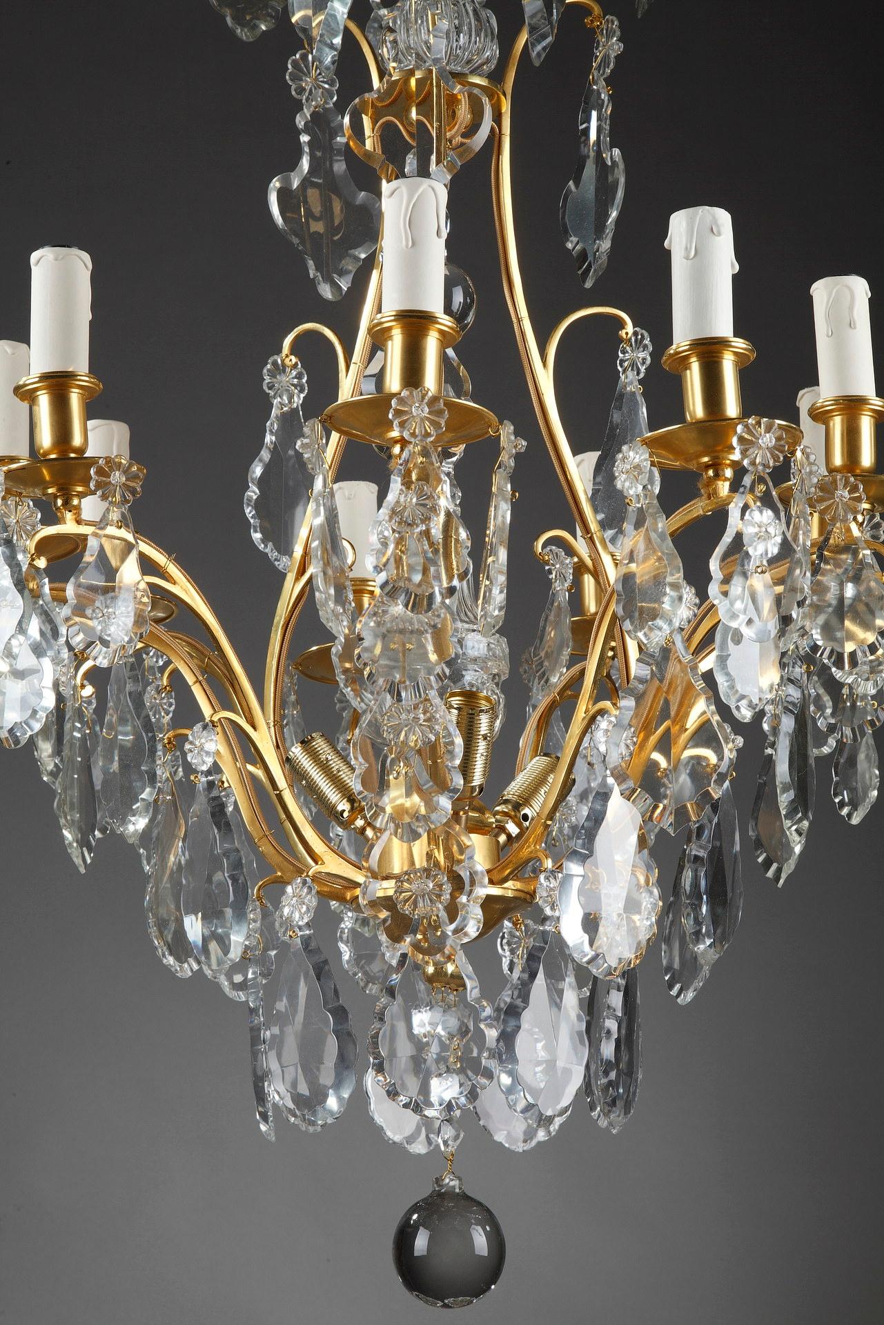 Chandelier with Eight Arms of Lights in Gilded Bronze and Pendants  For Sale 2