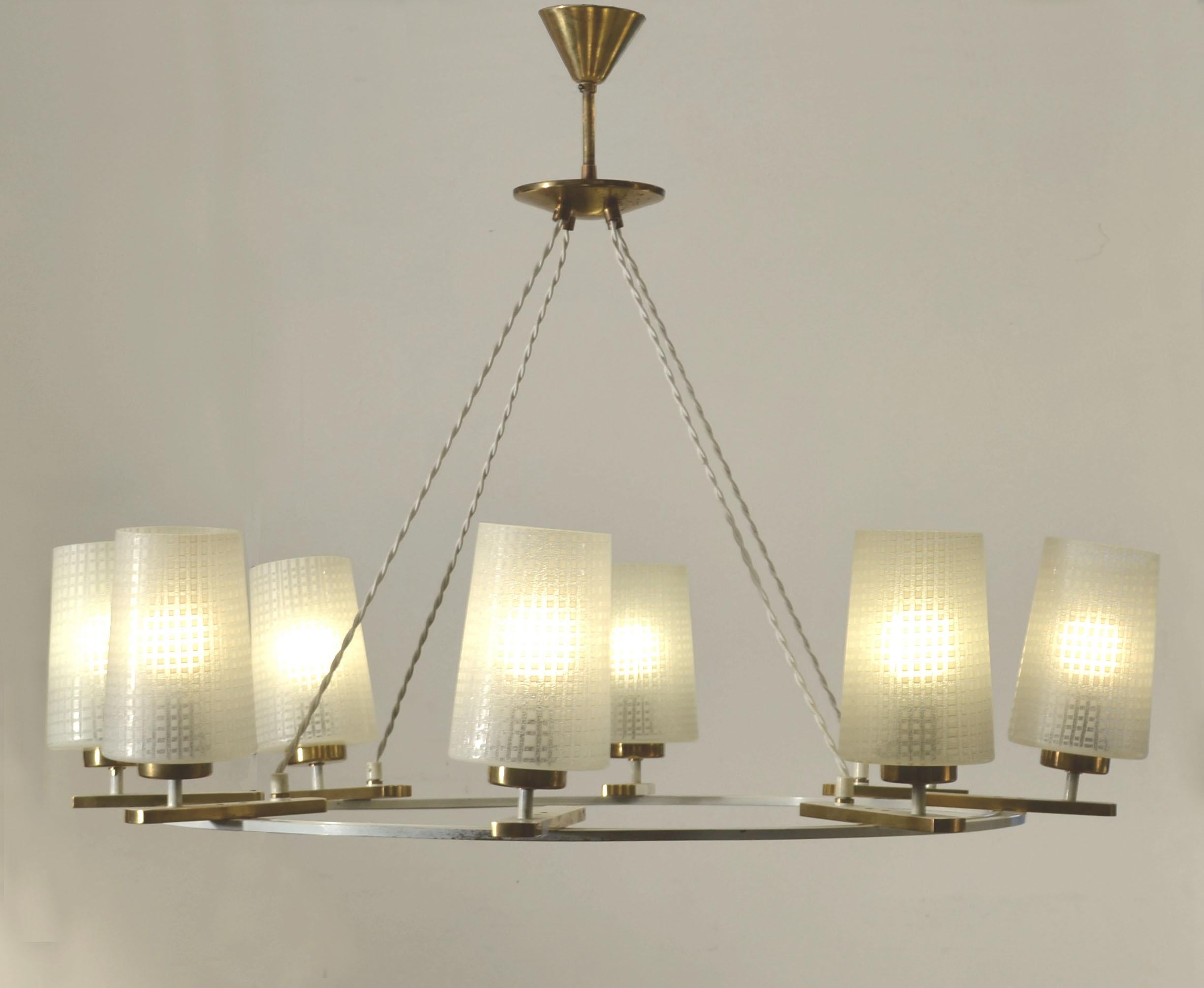 Elegant 1950s chandelier with clean lines has a brass circular frame that is partly painted cream. It holds 8 textures opaline frosted shades, etched with a square pattern. The cylinder glass shades radiate from the brass and cream metal ring. The