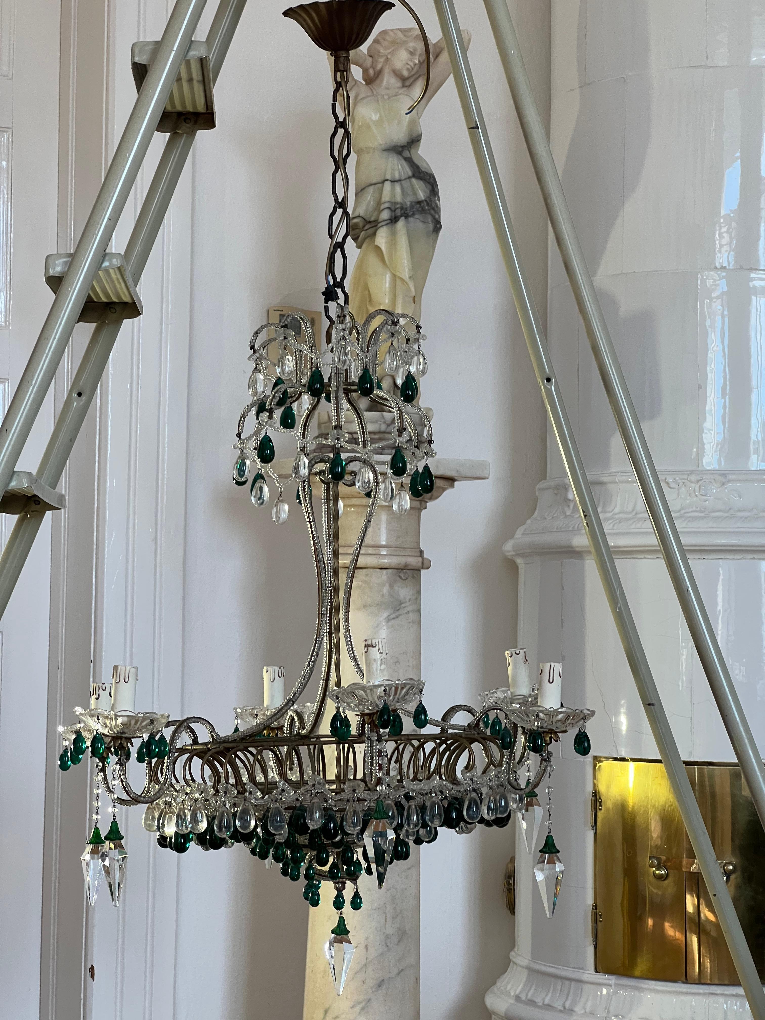 Elegant chandelier composed of ten drops in pure Murano glass.