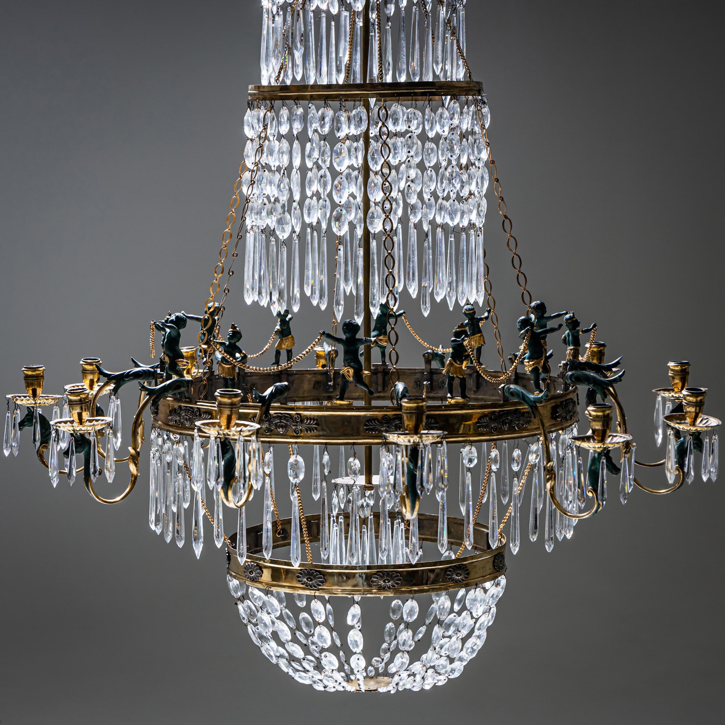 Metà XIX secolo Lampadario con decorazioni figurative, 1830 circa in vendita