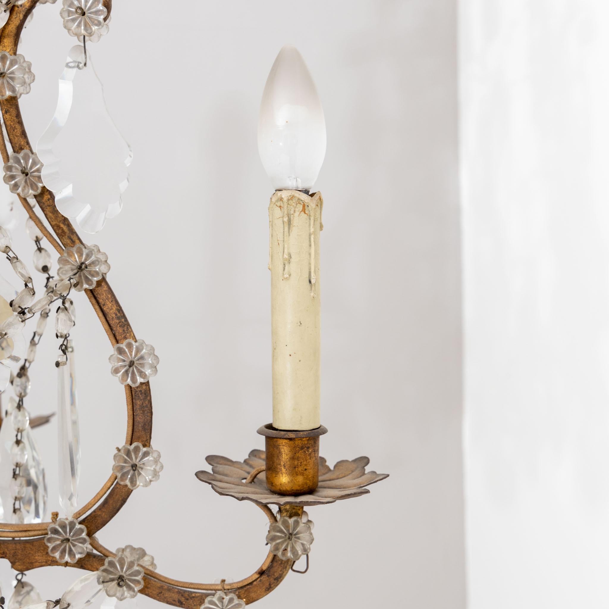 Lustre à cinq douilles et prismes en verre, 1ère moitié du 20ème siècle Bon état - En vente à Greding, DE