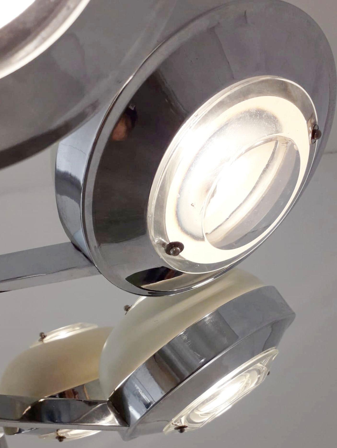 Lampadario con diffusori in vetro e paralumi in metallo smaltato di Torlasco Italia in vendita 4