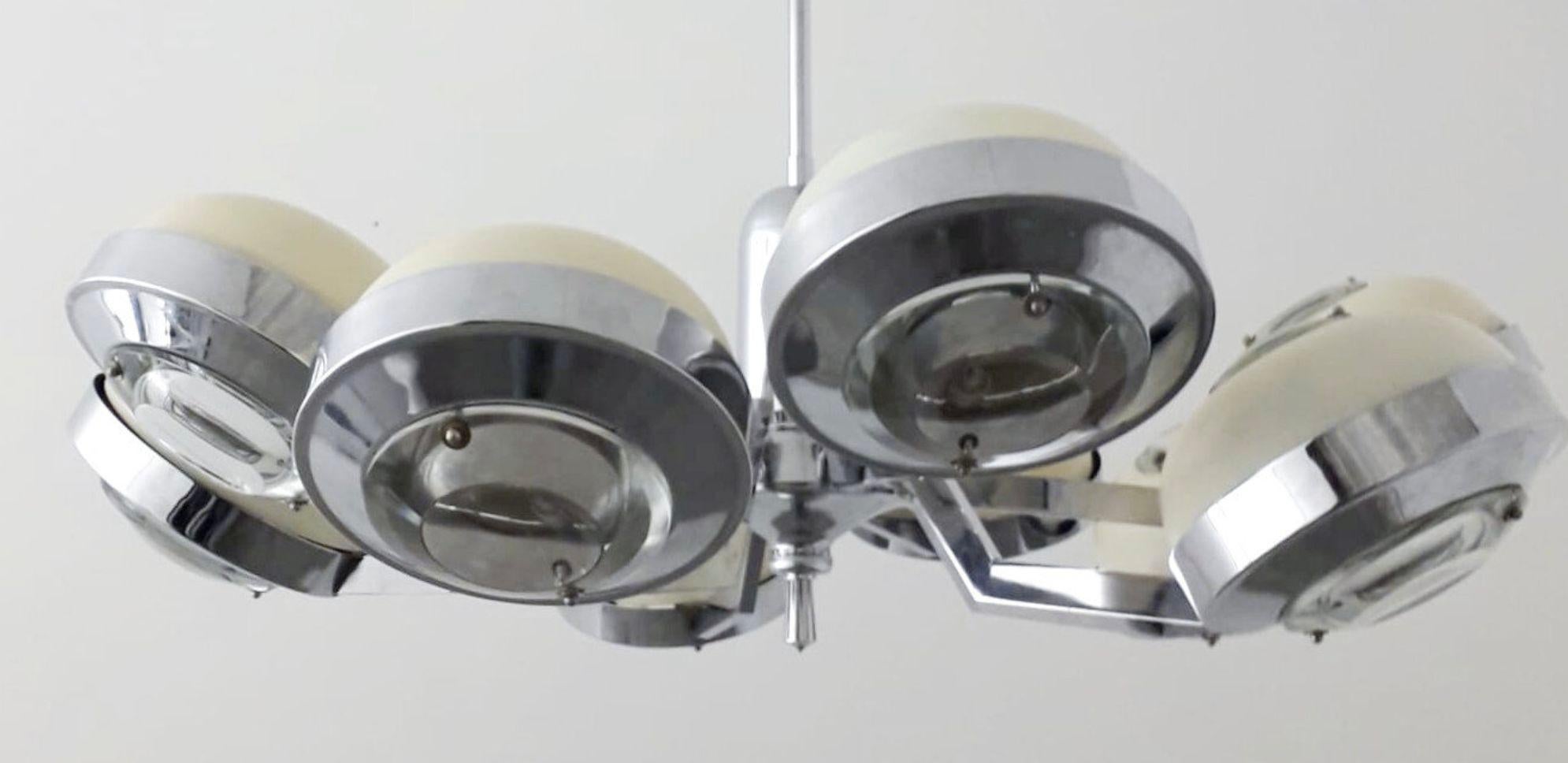 Fine XX secolo Lampadario con diffusori in vetro e paralumi in metallo smaltato di Torlasco Italia in vendita