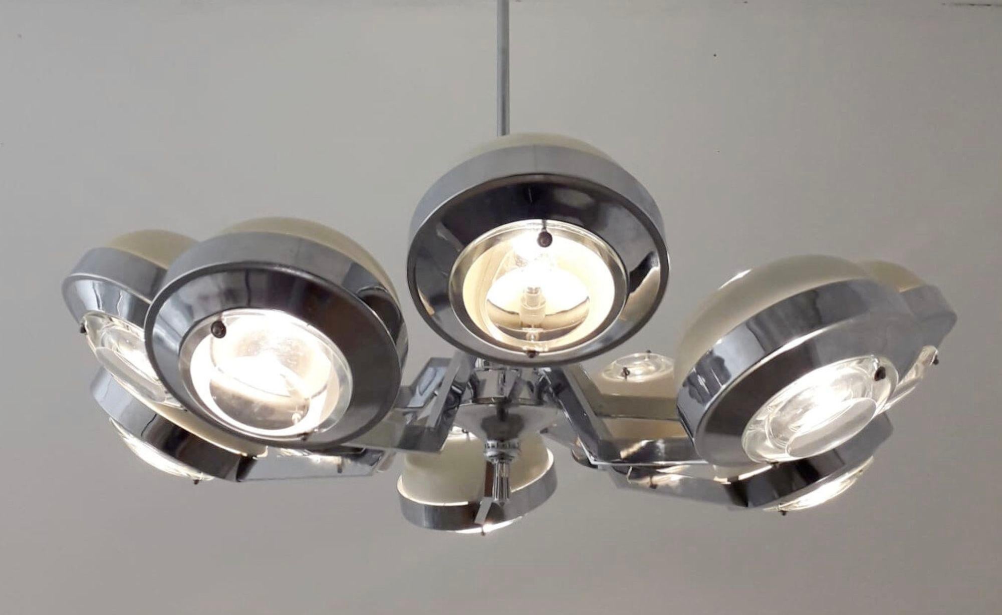 Metallo Lampadario con diffusori in vetro e paralumi in metallo smaltato di Torlasco Italia in vendita