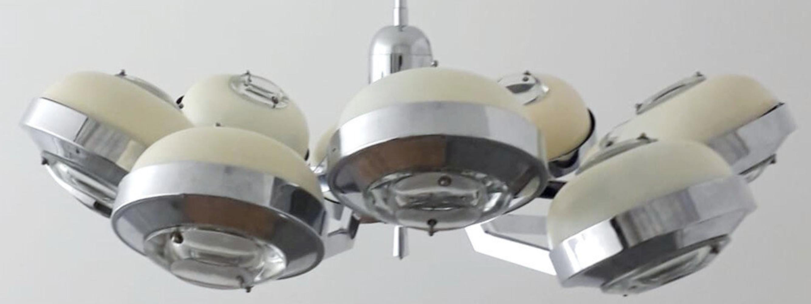 Lampadario con diffusori in vetro e paralumi in metallo smaltato di Torlasco Italia in vendita 1