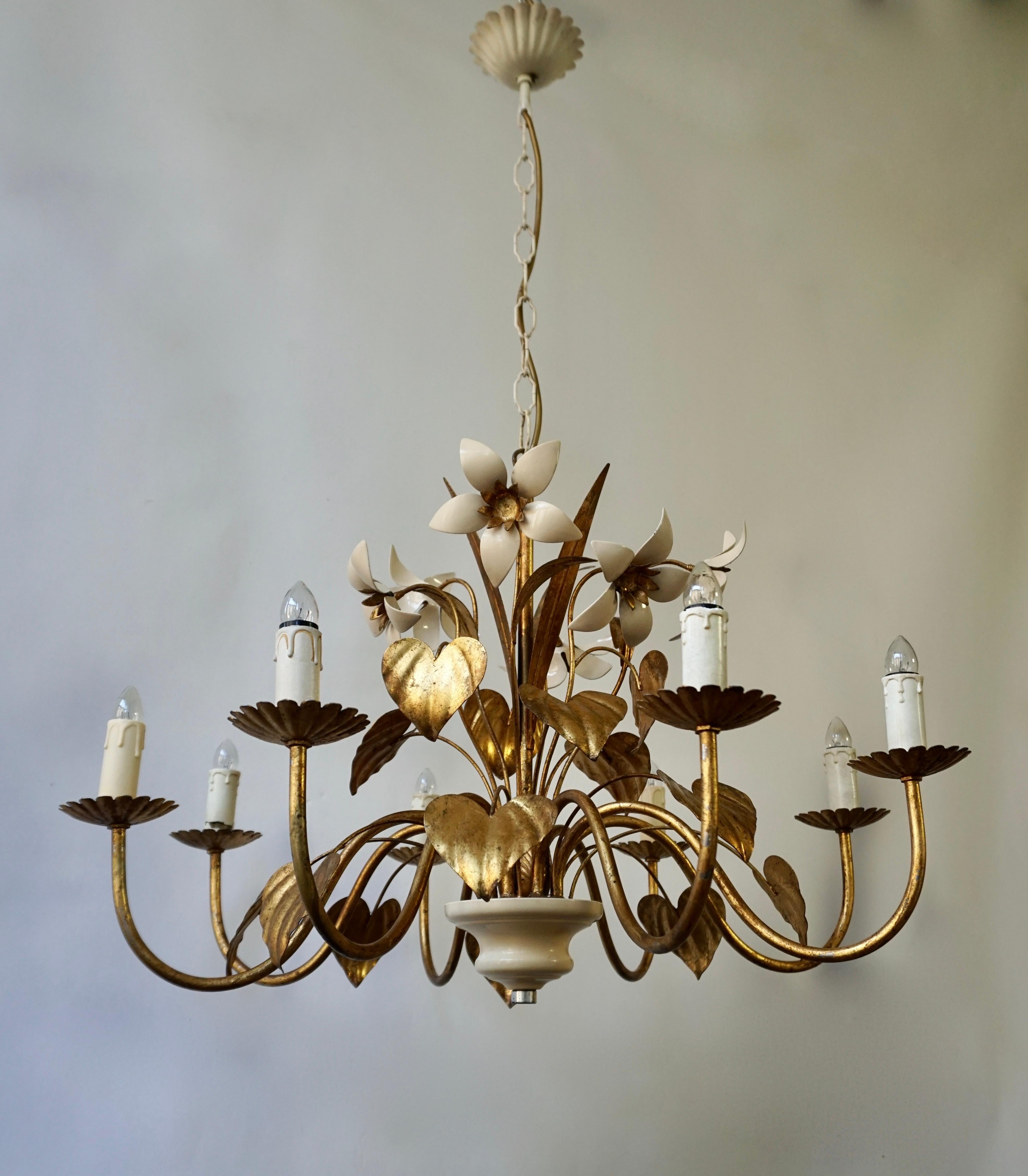 Chandelier with Golden Leaves and White Flowers In Good Condition For Sale In Antwerp, BE