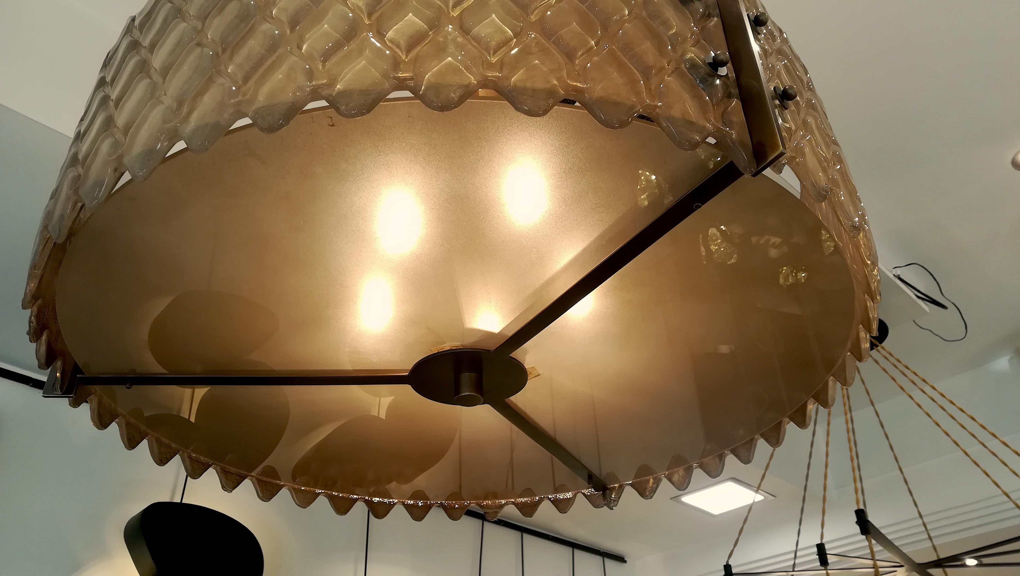Lampadario con parti dorate di Murano intorno In condizioni ottime in vendita a Saint-Ouen, FR