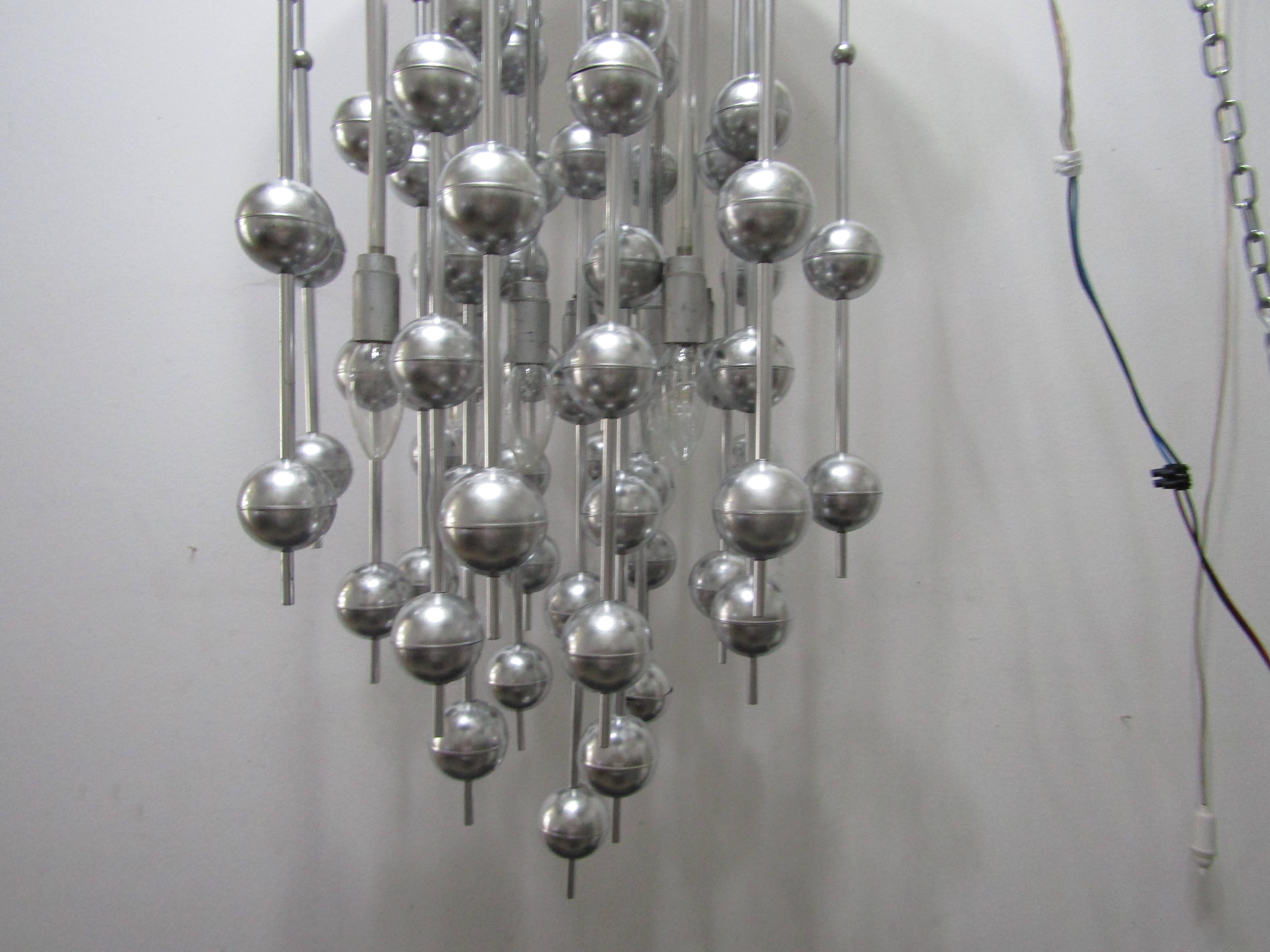 midcentury Chandelier with vintage spheres by Verner Panton for Lüber, 1970s In Good Condition For Sale In Palermo, Italia