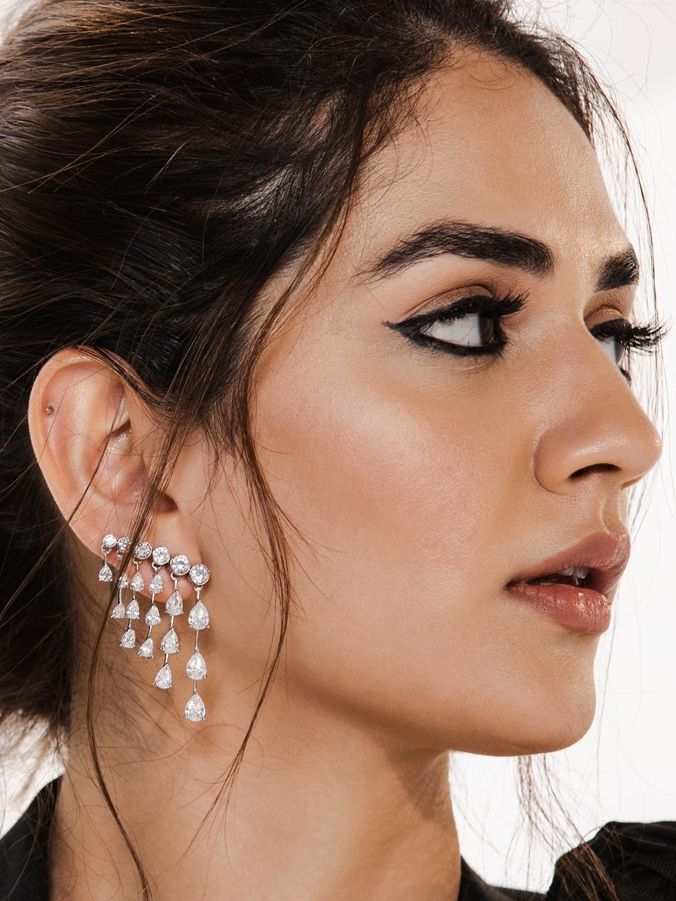 Chandelier Zircon Dangle Earrings in 925 Silver Partywear Fashion Mom Jewelry In New Condition For Sale In New York, NY