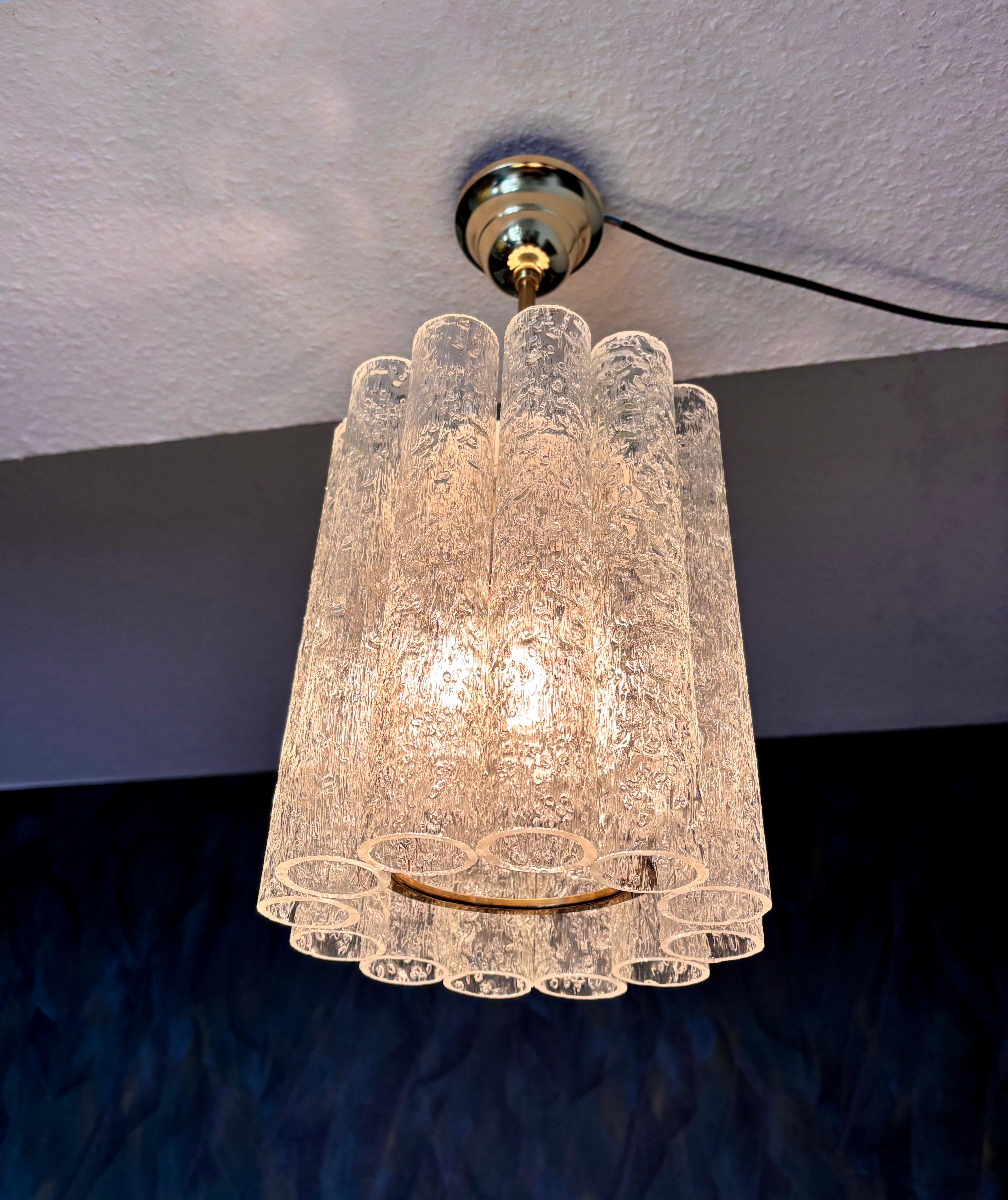 A small hanging lamp by Doria from the 1950s/60s.
The lamp with 12 long glass tubes is in good vintage condition.

1 x E27 socket
Two available

Total height 44cm
Height of glass lamp 24cm
Diameter 20cm

Bulb not included.

I only sell used