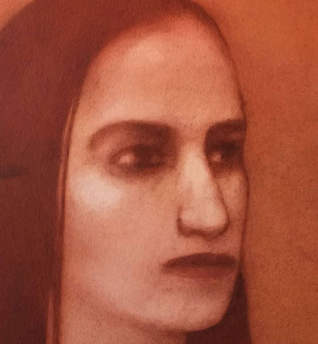Woman mit langem Haar, ruhiger Augenhöhe, figurativ, rot,braun von zeitgenössischer Künstlerin (Braun), Figurative Painting, von Chandra Bhattacharya