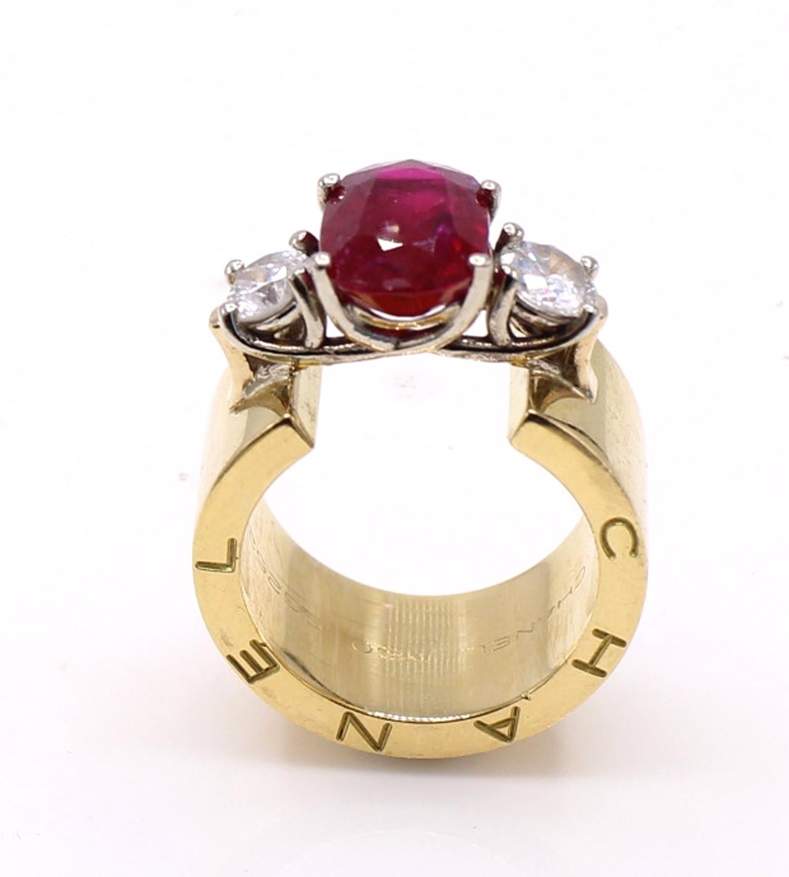 Chanel Paris, bague jonc en rubis et diamants  Excellent état - En vente à New York, NY