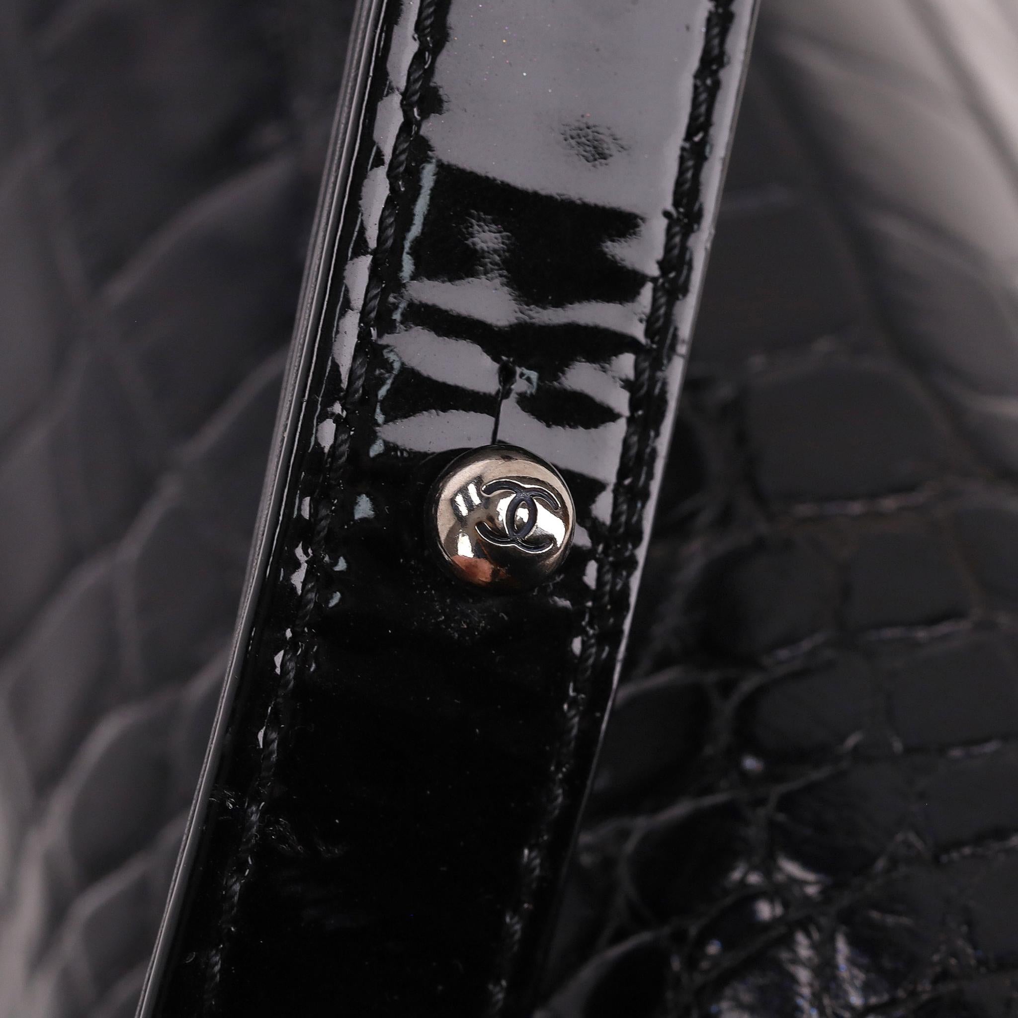 Chanel X/L Reverso Boy Bag In Alligator Skin & Patent Leather For Sale 4