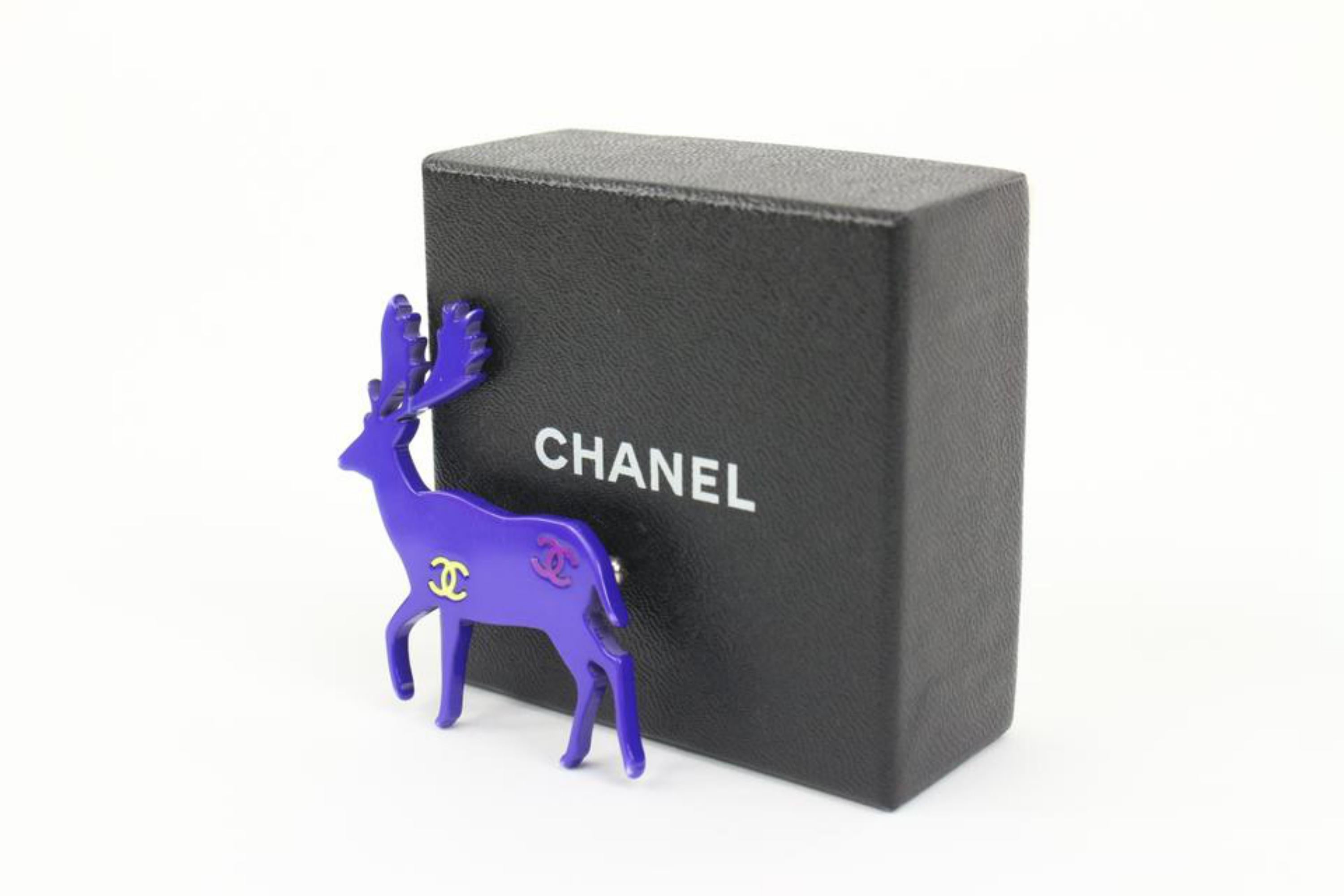 Chanel 01a CC Logos Deer Motif Brooch Pin Corsage Pink 92ck310s
Date Code/Serial Number: 01 A
Made In: France
Measurements: Length:  2