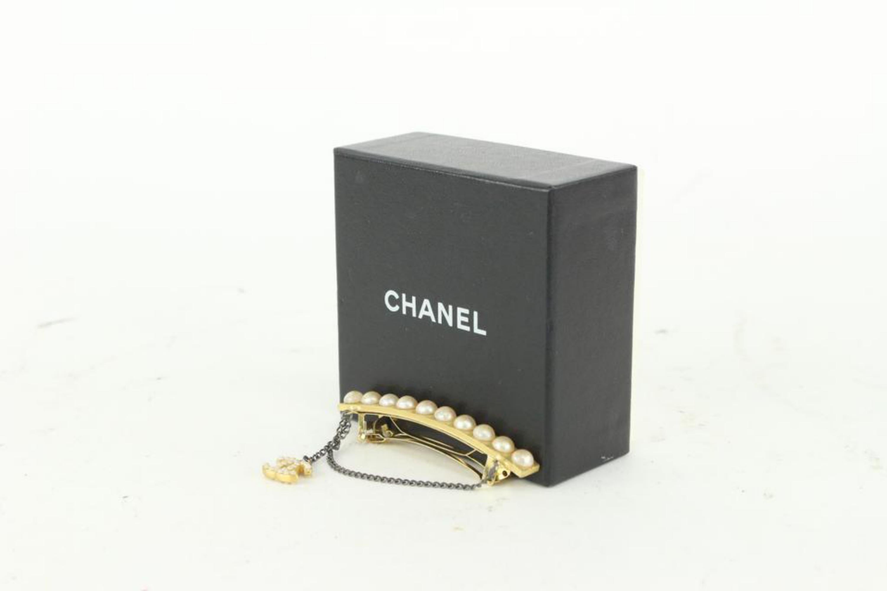 Chanel 01A Perle x Gold CC Brosche 929cc92 im Angebot 8