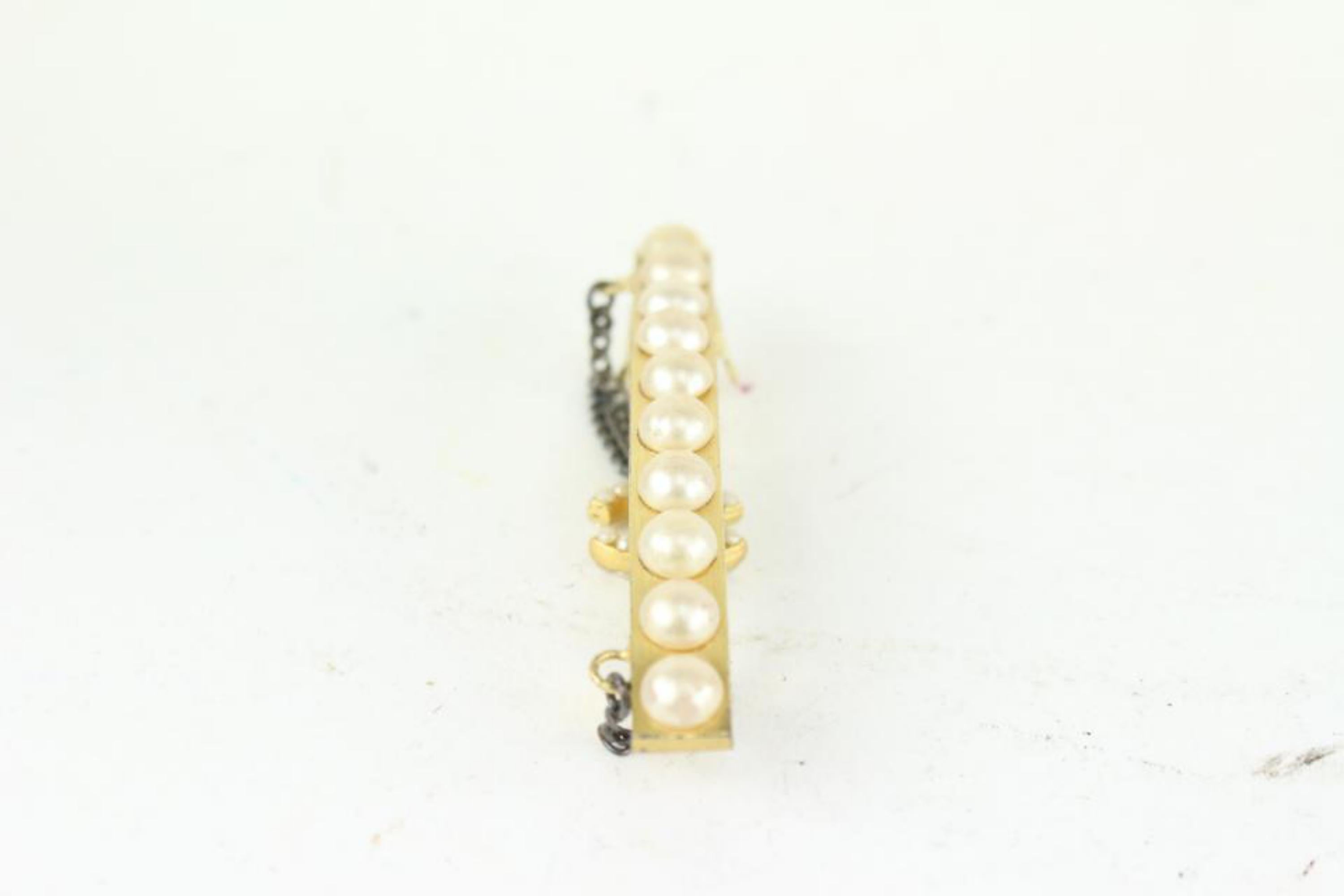 Chanel 01A Pearl x Gold CC Brooch 929cc92 In Fair Condition For Sale In Dix hills, NY