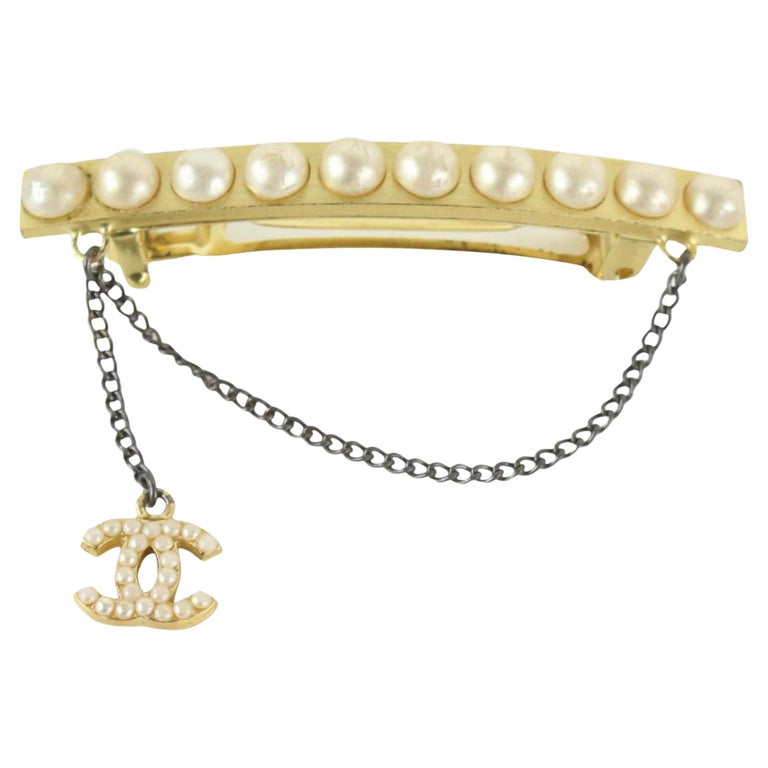 Chanel 01A Pearl x Gold CC Brooch 929cc92 For Sale at 1stDibs