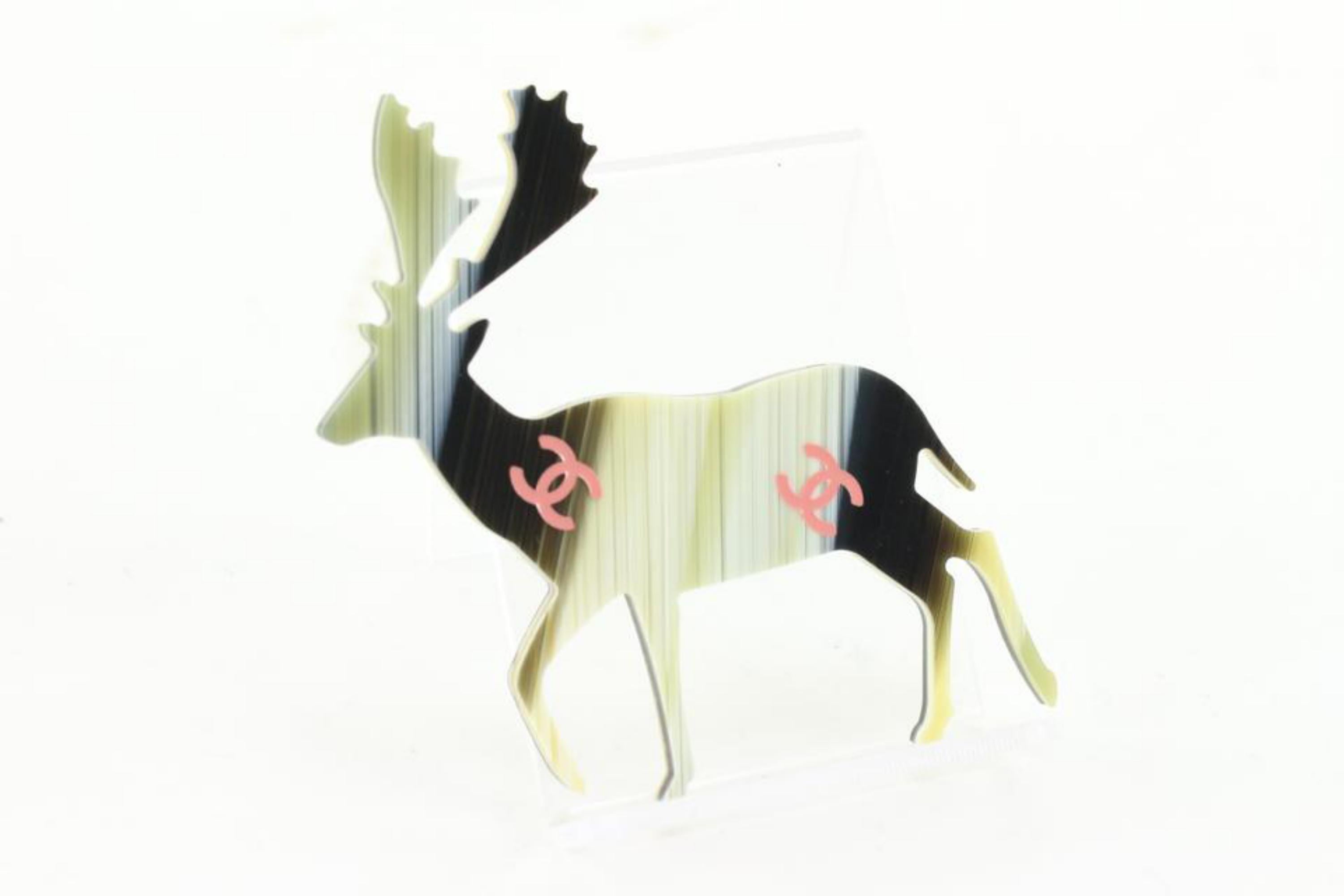 Chanel 01A Reindeer CC Brooch Deer Motif 20ck76s In Excellent Condition For Sale In Dix hills, NY